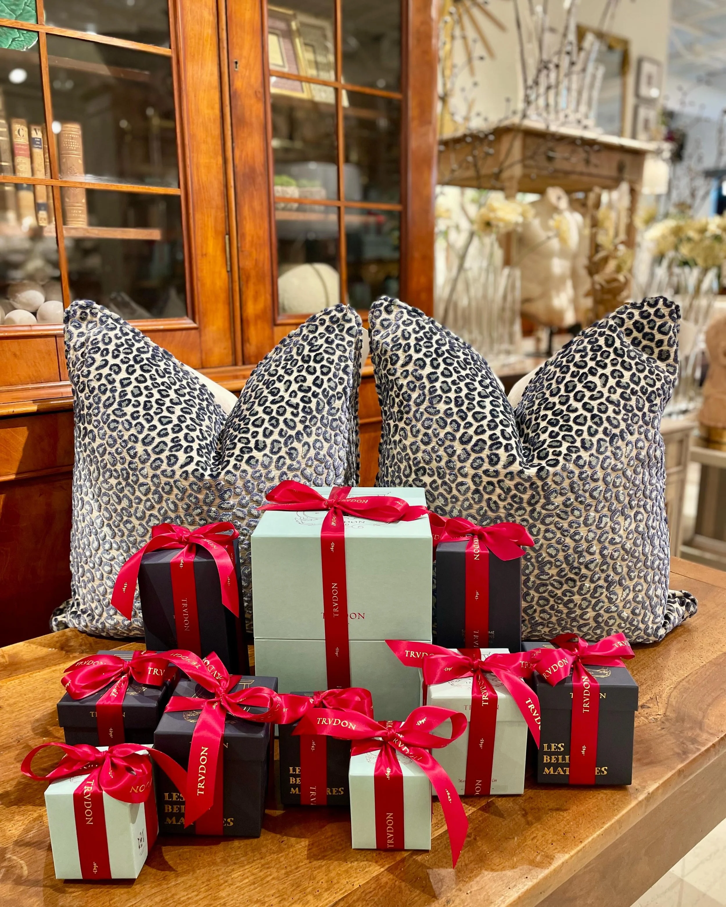 Our version of the red, white, and blue. @trudon Discover our extensive collection of one-of-a-kind, hand-selected European Antiques and Curated Decor. Find more details and pics on our website at www.heritagemarkdesign.com. Shipping available. #heri