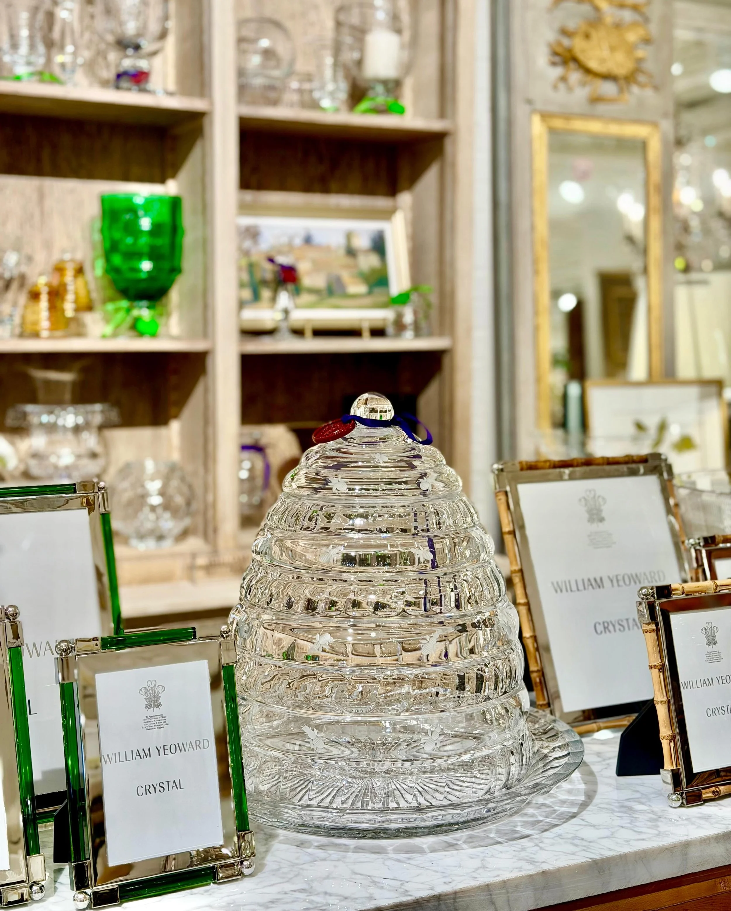 Not only offering beautiful crystal vases, frames, and serving pieces, @williamyeowardcrystal also has the most amazing centerpieces like this incredible Rose Beehive Centerpiece. Discover our exciting collection of one-of-a-kind, hand-selected Curat