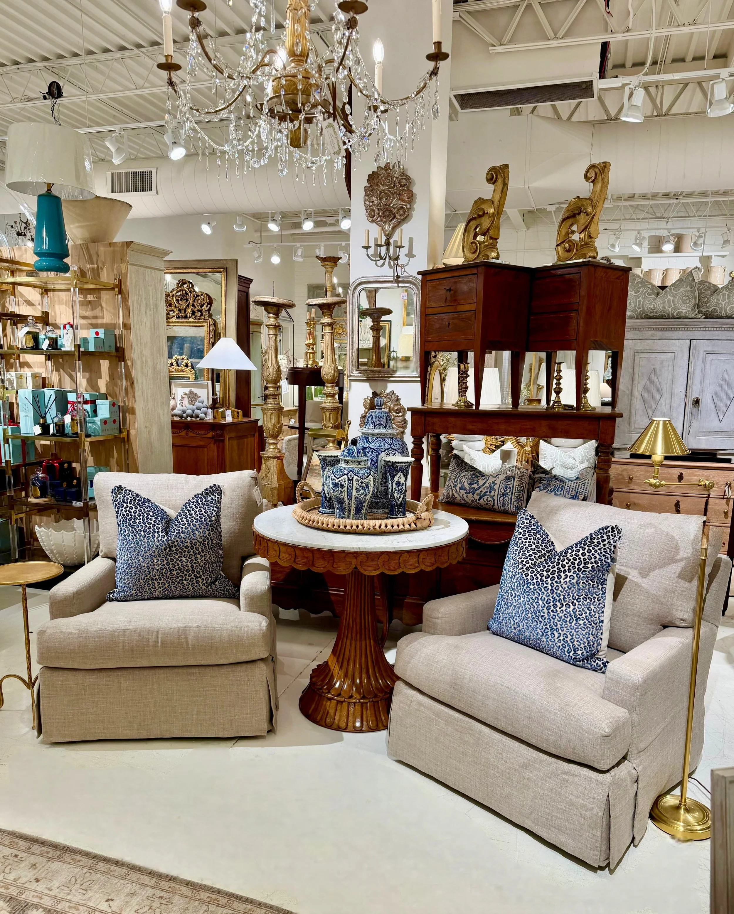 Another new upholstery delivery day! Scroll for a preview of a few of the pairs of swivel chairs from @leeindustries that are available off the floor or choose your own fabric and customize to your space! Discover our exciting collection of hand-sele