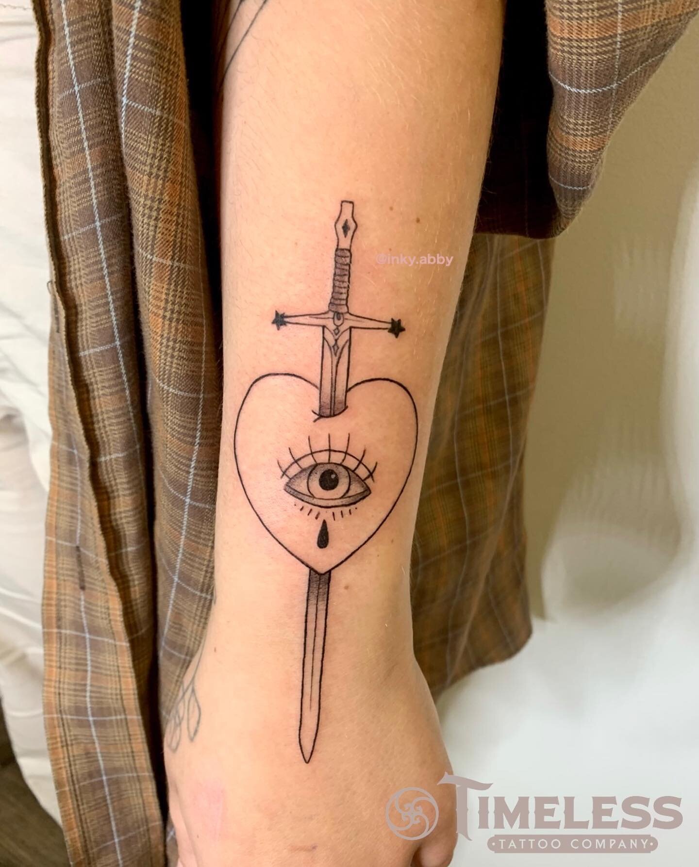 Sword piece for @chloexella_ 🤍
&bull;
@timeless_tattoo_company 
#durhamtattoo #swordtattoo #whitbytattoos #torontotattoo