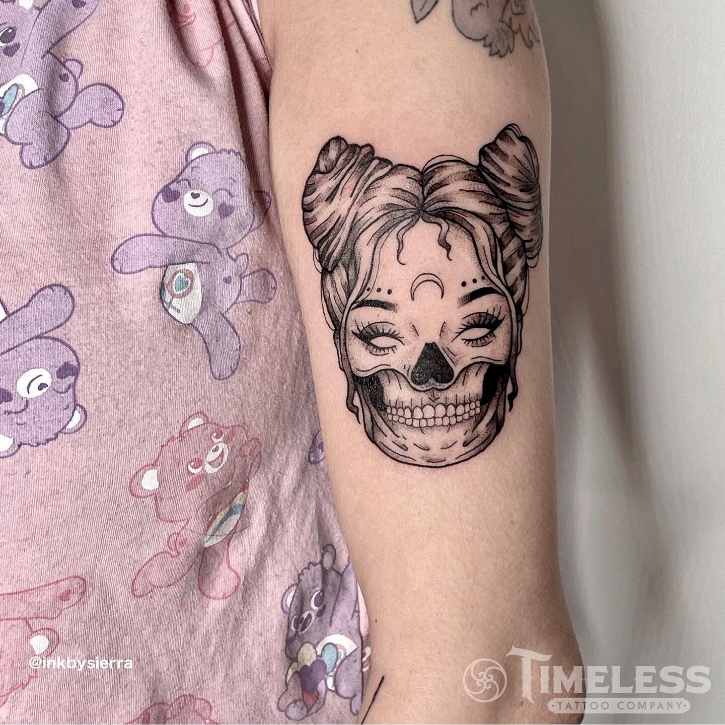 Skull Lady head for Lisa. Huge thank you to @mommy_4girlz for trusting me with this piece. I would love to do more lady head pieces! 💕☠️

#ladyfacetattoo #blackandgreytattoo #artistsoninstagram #torontotattoo
#tattoo #inked #tattooartist #timelessta