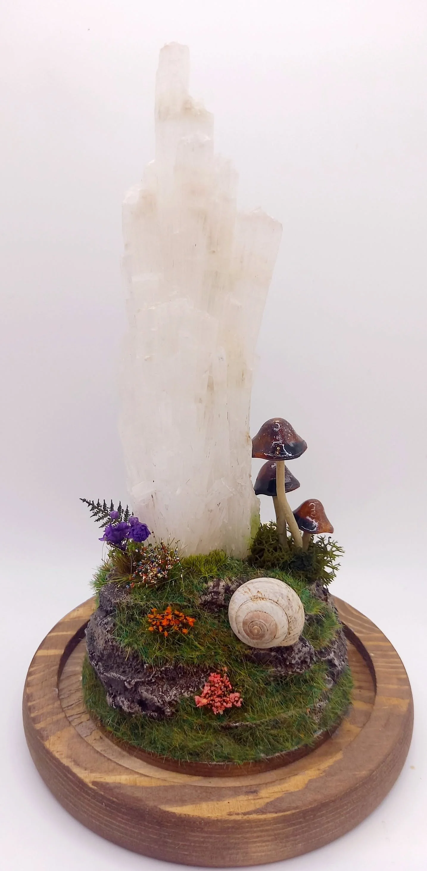 Quartz crystal cloche