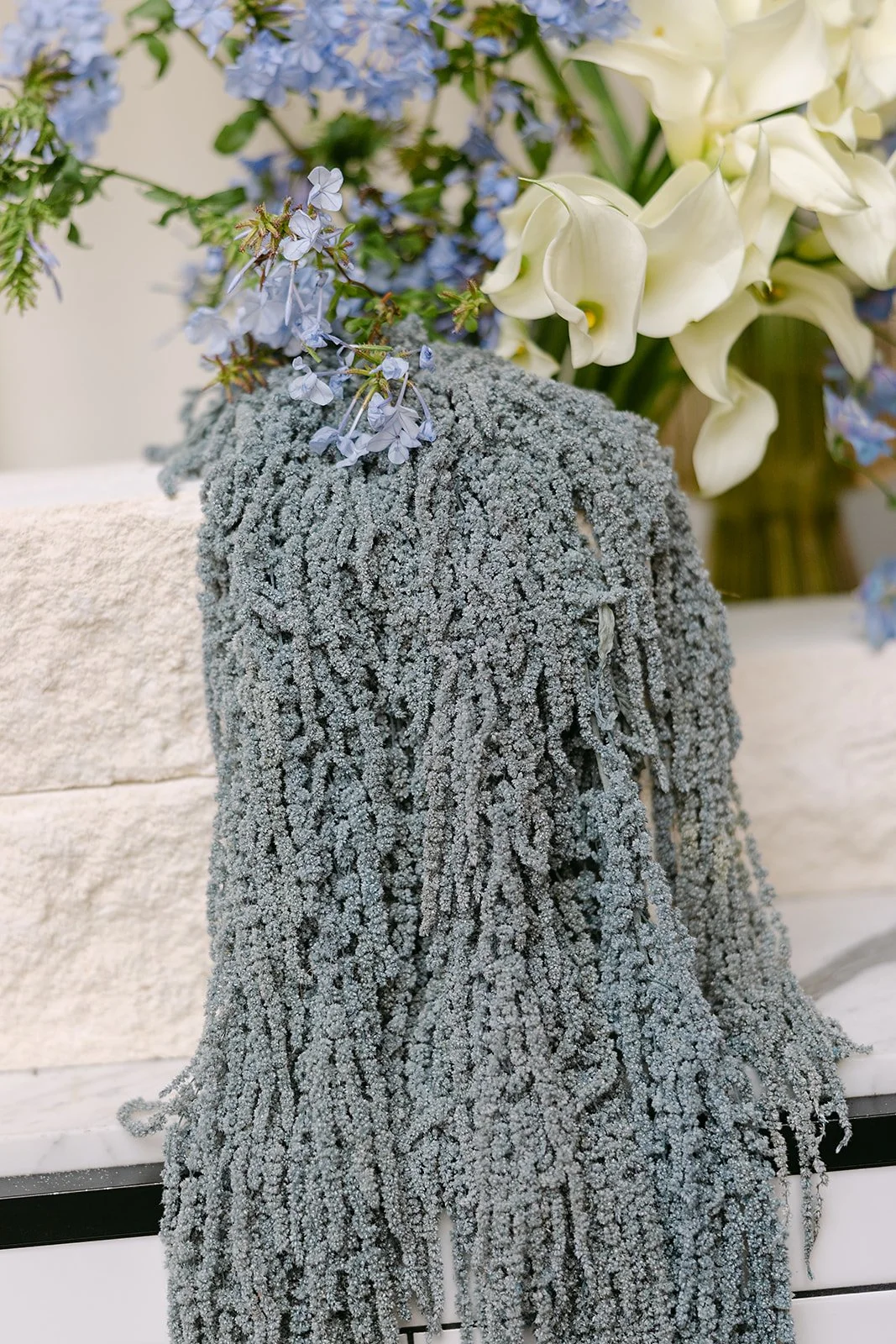 modern wedding decor