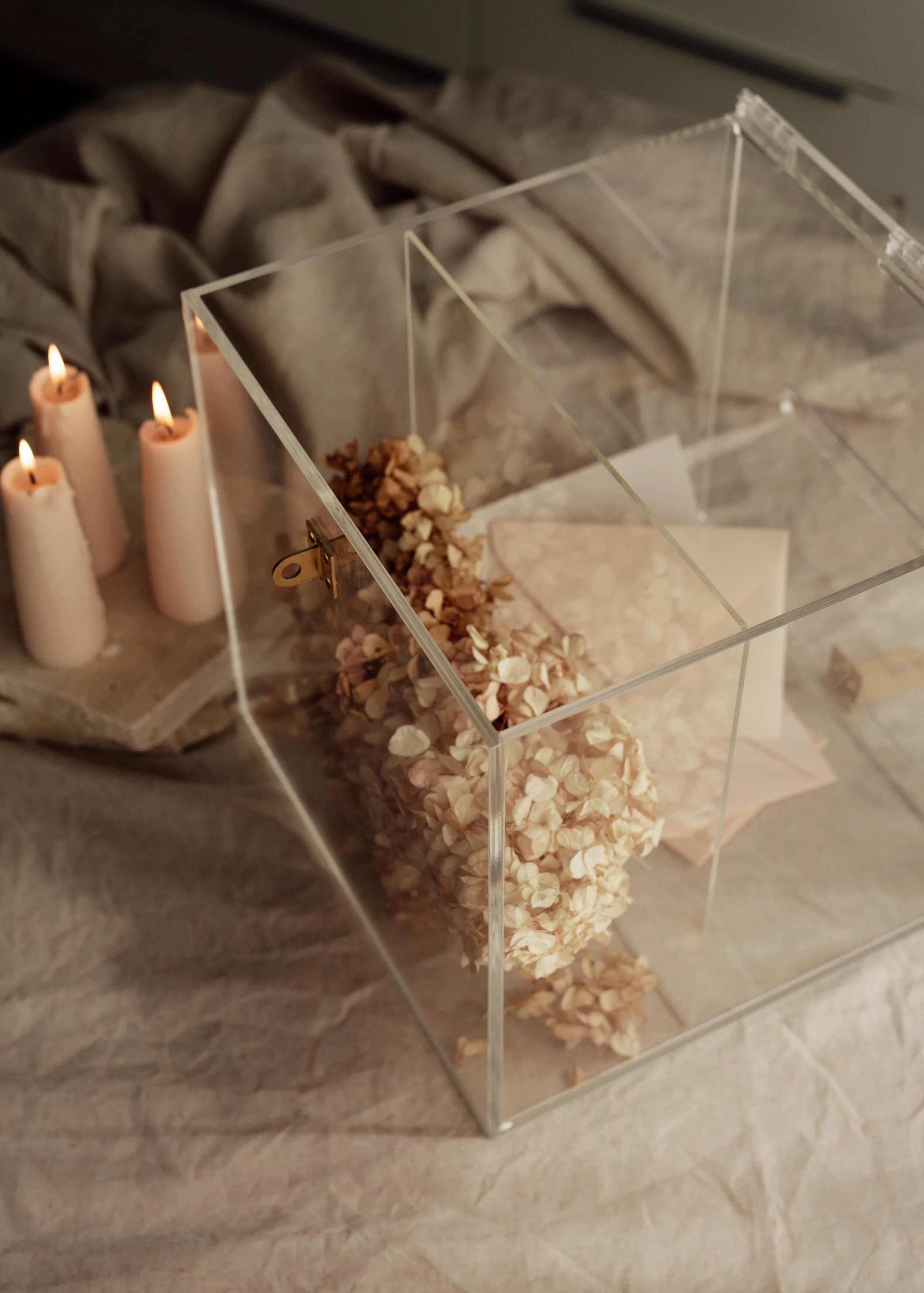 Clear Wishing Well with Floral Insert