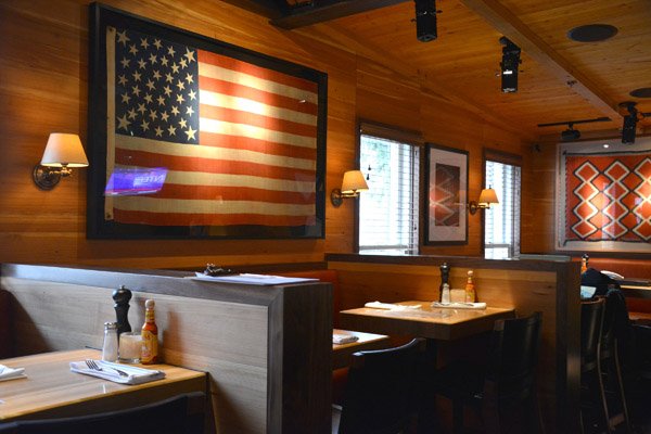 White House - interior with flag_small.jpg