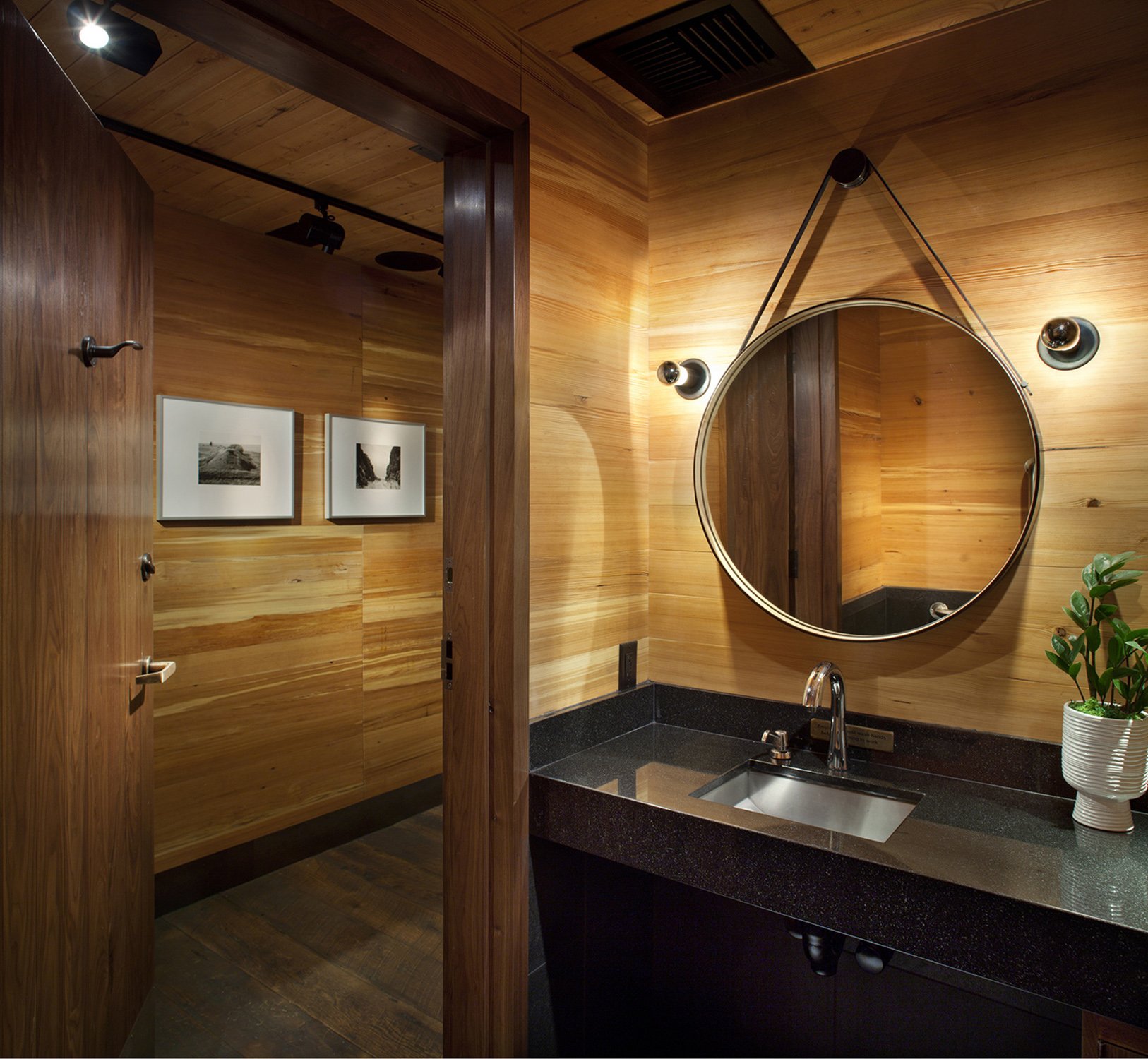 White-House-Tavern_30_Bathroom.jpeg