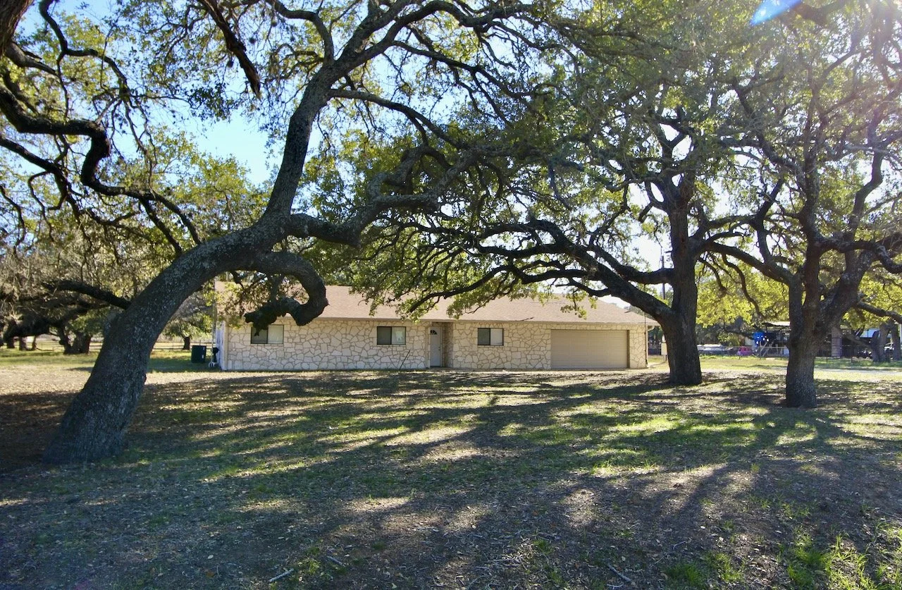 246 County Road 7611 Devine, TX