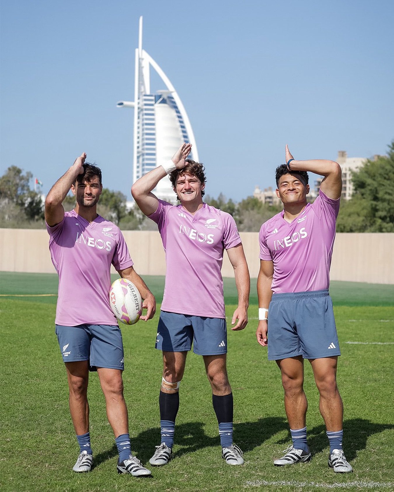 How good is this 🤩🦈
Tone Ng Shiu - Mako #133
Andrew Knewstubb - Mako #209
Jack Gray - Mako #229

Our boys ready to start the Dubai Sevens Campaign 😤
First up, USA at 7:06pm (NZT) 🦈
All the best, lads!
#finzup