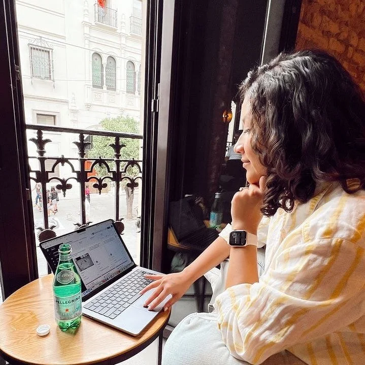 Working isn't half bad when I have this as my view. When you own your own business, it's hard to be completely OFF.  But working on vacation doesn't bother me one bit - why? Because I love what I do. 💕 

👋🏼 Greetings from Seville, Spain 🇪🇸

#Baz