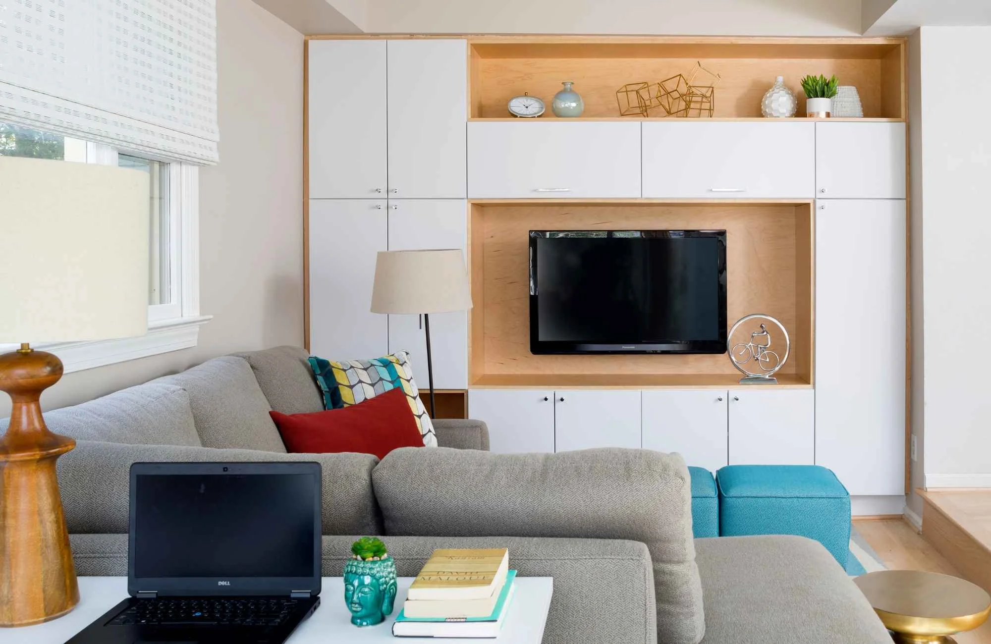 christie-leu-interiors-davidson-md-wood-accents-in-home-contemporary-living-room-custom-furniture-wood-wall-details-professional.jpg