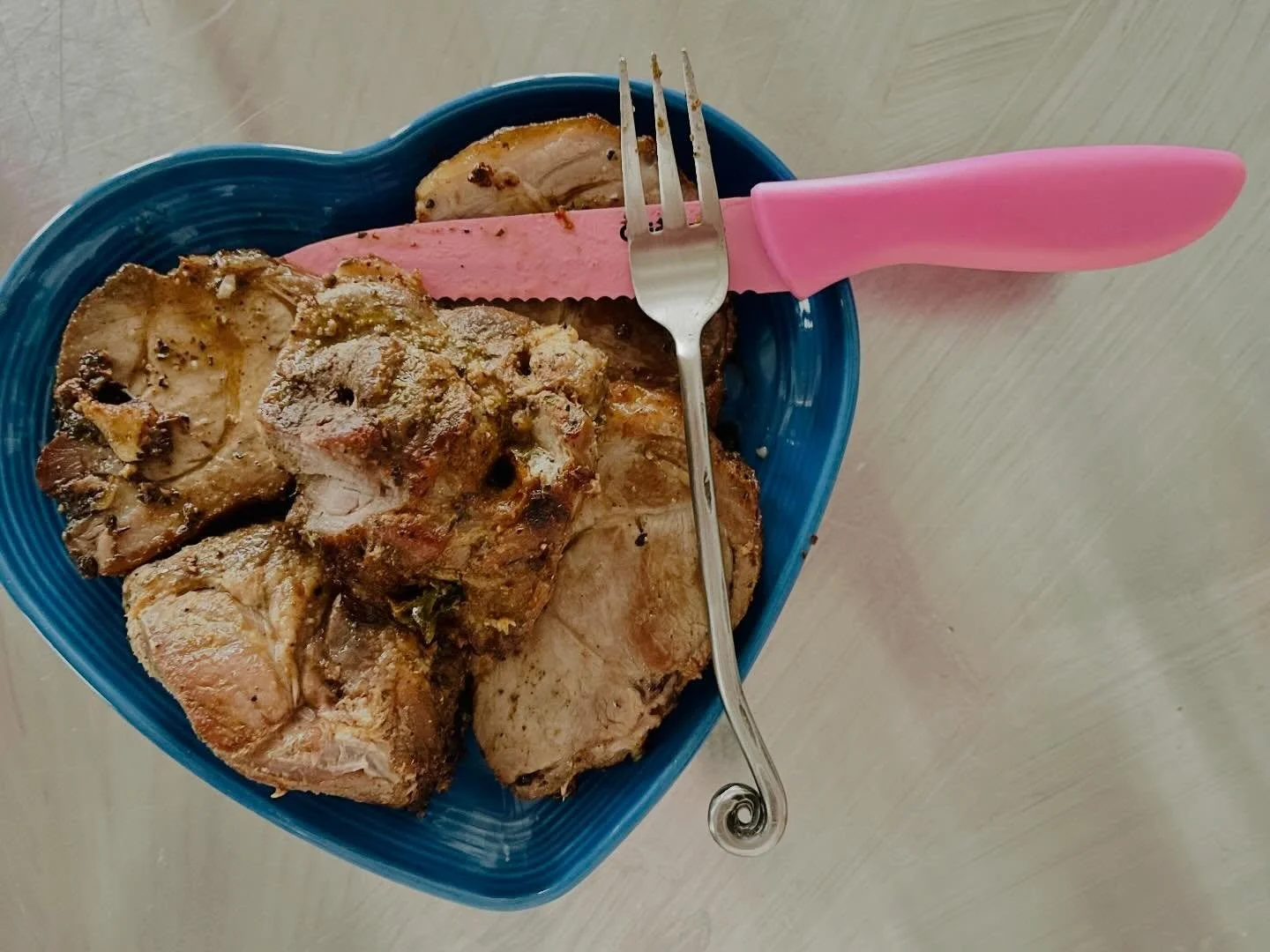 i choose to follow a pretty
stringent carnivore lifestyle
for the brain + energy benefits,
but it sure can be visually
underwhelming.
.
we&rsquo;ve all heard it said:
we eat with our eyes, too.
.
so, yes, please, + thankyou&mdash;
to unapologetically