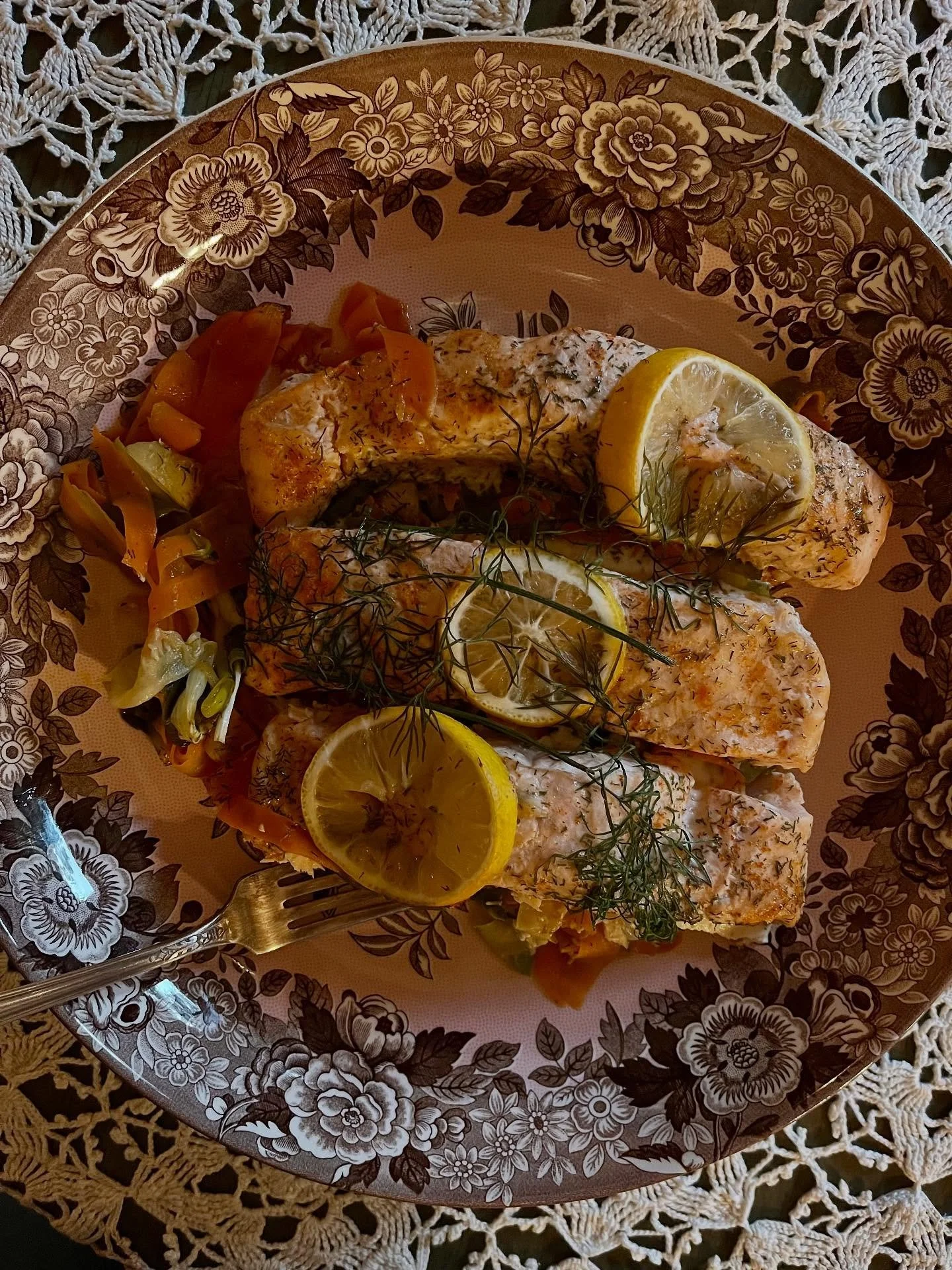 salmon en papillote.&hearts;
#bestmomever #rockyourtemple #thisislove #thosebougietastebudsyall #lowcarbforlife