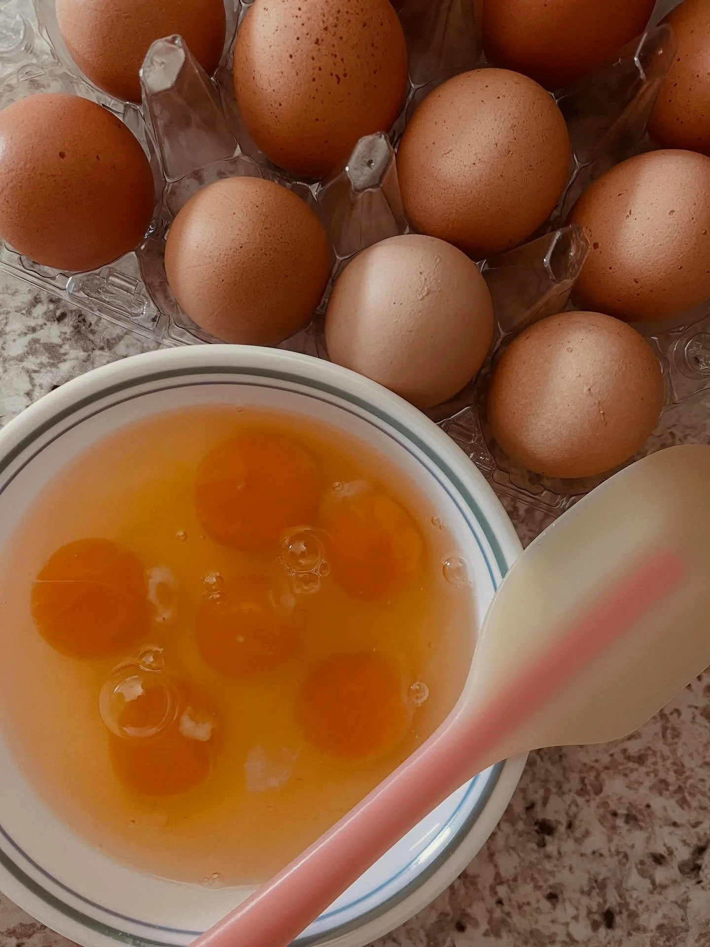 you know it's gonna be Good
when the yolks are almost neon orange.&hearts;
#getinmybelly #carnivoreatthebeach #wellmostlycarnivore #rockyourtemple #rockyourtempleforlife #premiumfoodpremiumbody #feedyourselfhealthyandwealthy #meateatersruletheworld #