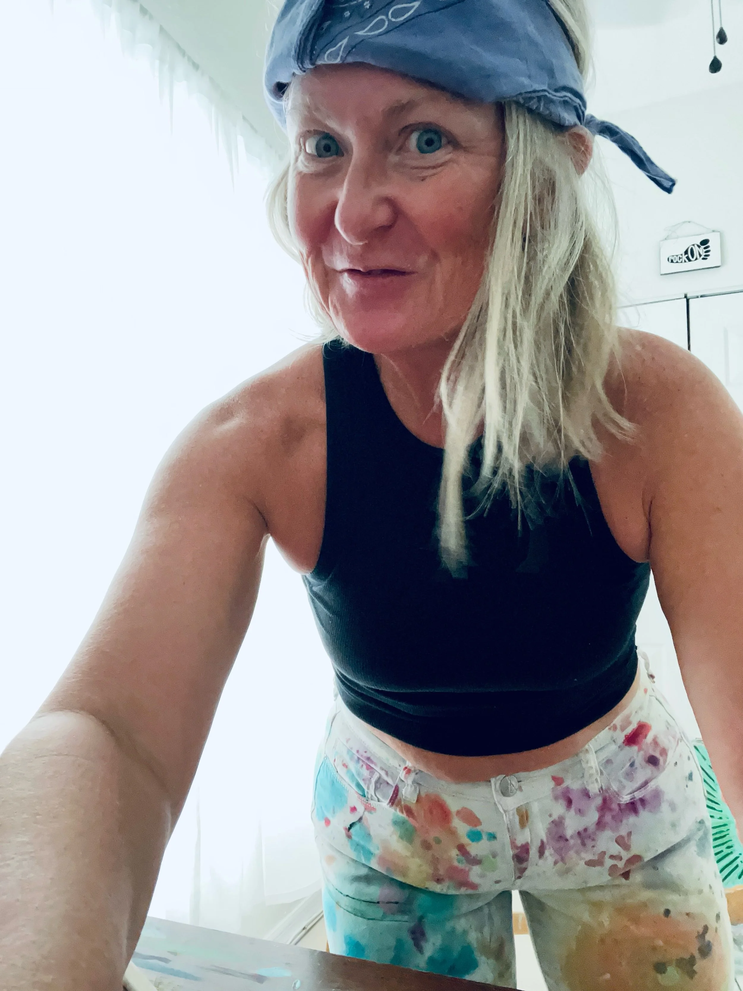 may or may not smell like bo.&hearts;
#backupandletmepaint #rockonbarefoot #synesthesiaartist #ifitstooloudyouretooold #anniethrasherartist