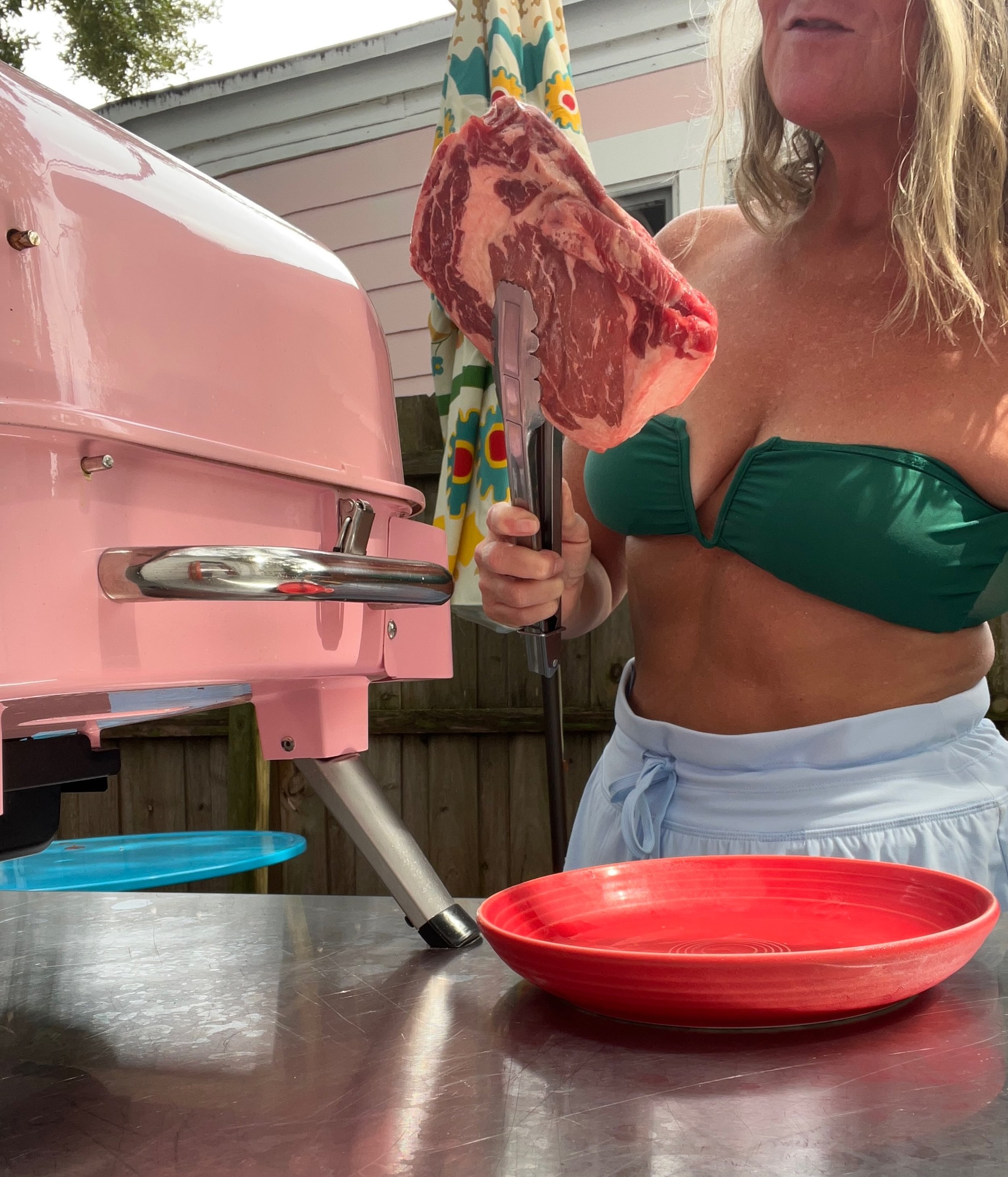 i don't always grill my ribeyes in a bikini&mdash;
false. i actually do.&hearts;
#foodisfuelnotemotionalsupport #eatsexybesexy #eatforlife #rockyourtemple #carnivorewoman