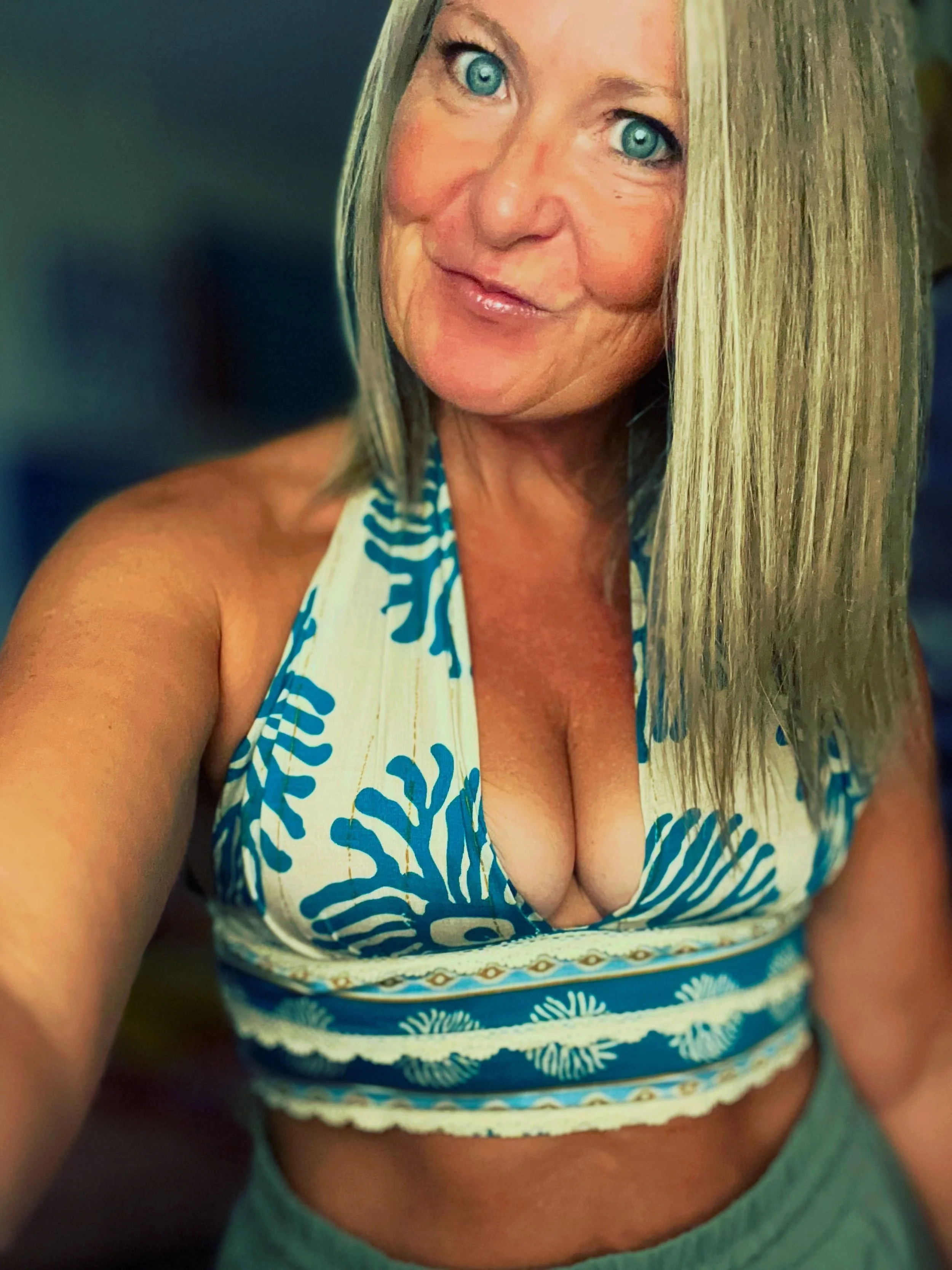 i once heard a supposedly educated
+ enlightened, "evolved" Man say,
very critically, about a mutual
Female Friend's social media profile:
"she just posts a lot of selfies&mdash;
she obviously likes the way she looks."
+ it felt s