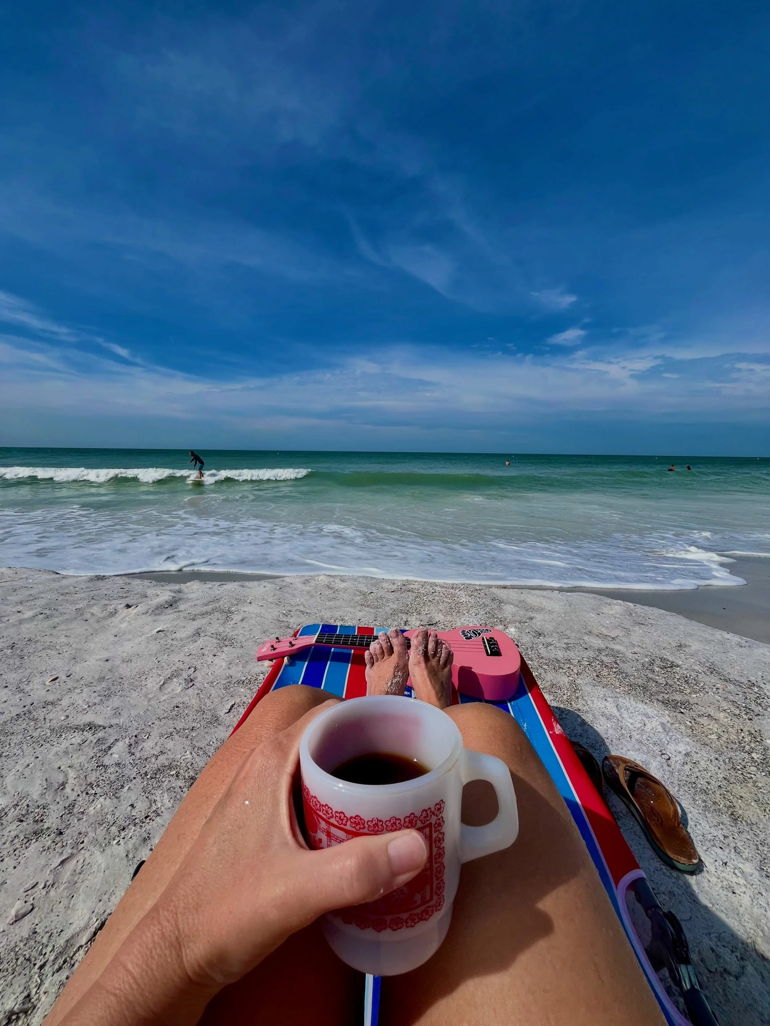 today's office view.&hearts;
#allthatwhiningandyoucouldabeenworking #hotsurf