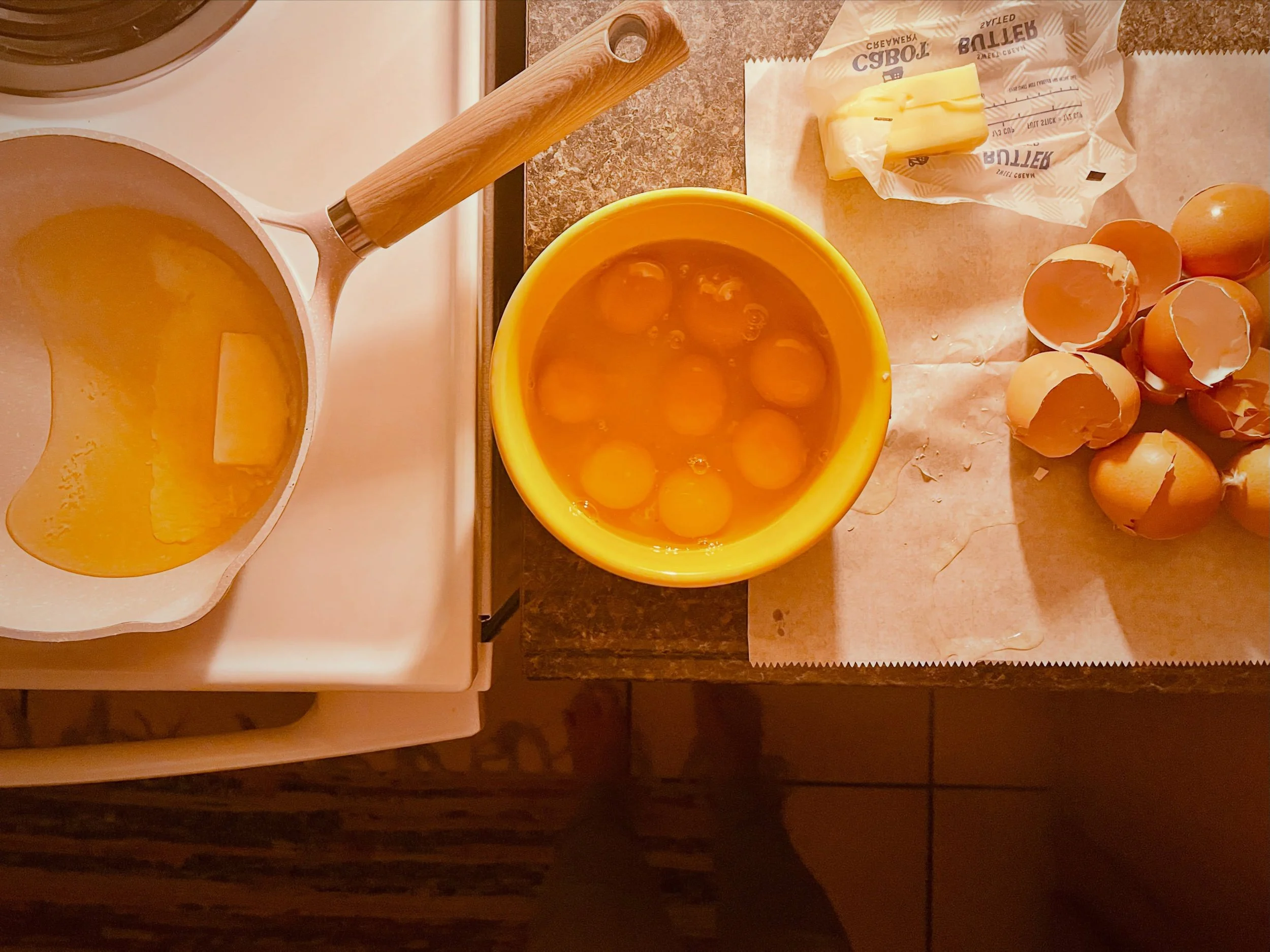 it's Time to come clean&mdash;
i AM, in fact, in an incredibly serious relationship
with eggs.&hearts;
#getinmybelly #omadcarnivore #eggsareperfectnutrition #withbutter #sheeatslikea400lbviking
