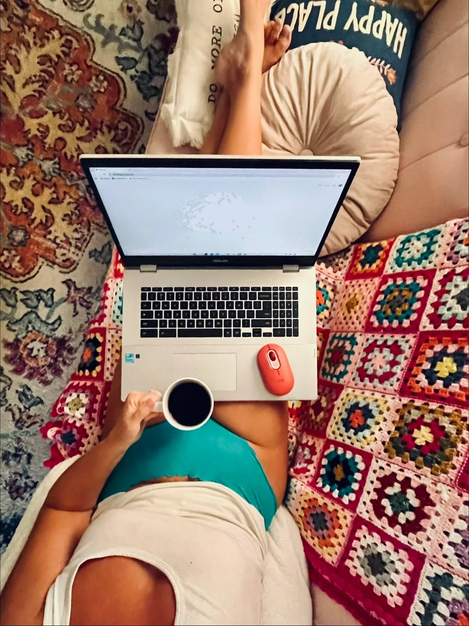 retiring from traditional work
may, in fact, look like working
on a saturday in a mostly
pants-free enviroment.
.
for those of you salivating
in anticipation of today's
newsletter--
it's on its Way.
i may or may not have stayed up
past my bedtime enj