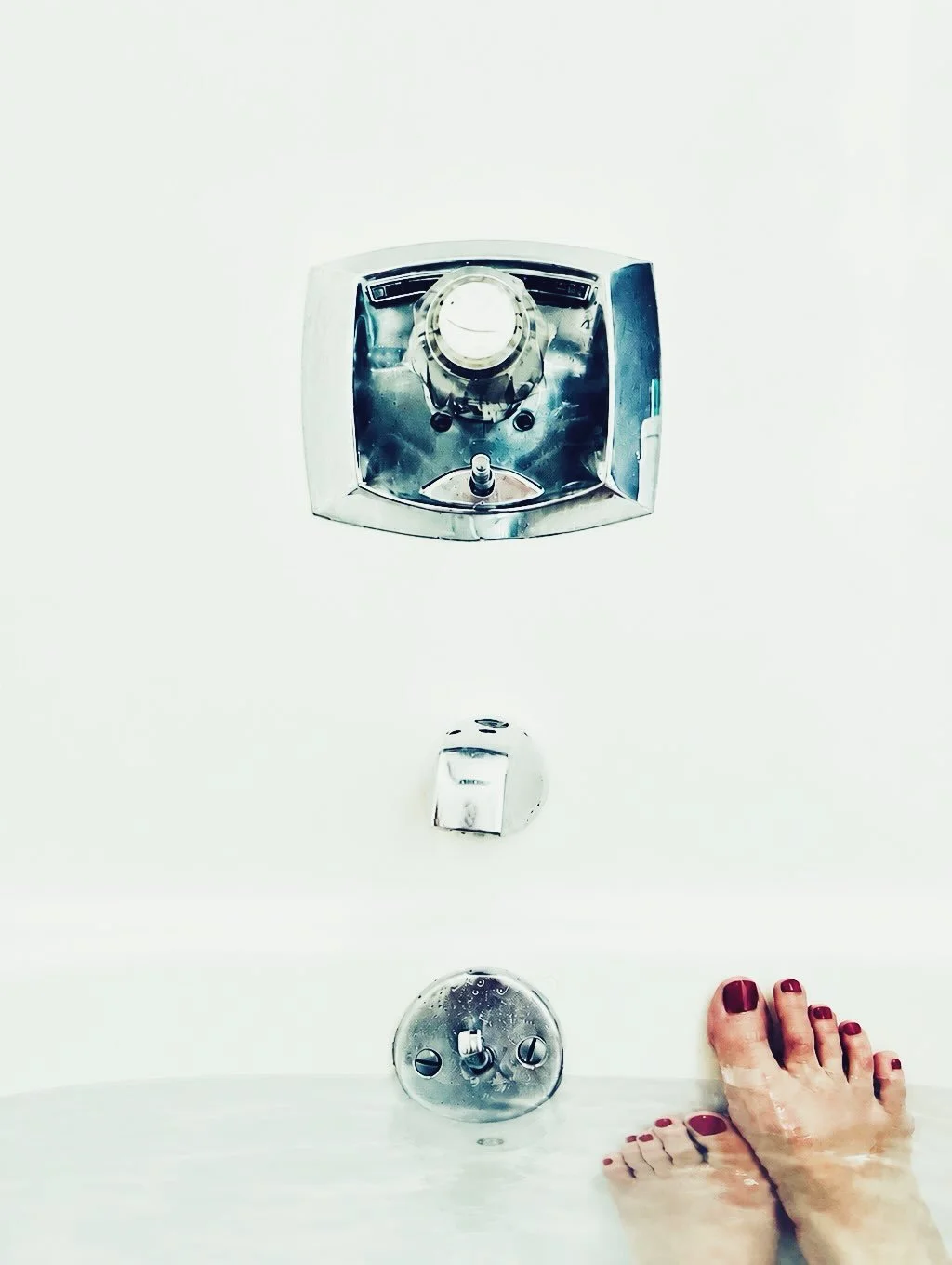 stayed in one of those super chic,
designer namebrand hotels last night,
+, at check-in, asked the question
i always ask:
&ldquo;may i please get a room with a bathtub?"
+ the Man behind the desk raised his eyebrows
in clear surprise + with perh