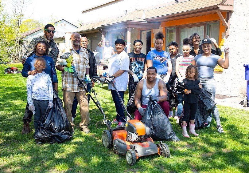 The Entrepreneur School of Thought was out in force picking up trash, mowing lawns and having a cookout during the clean up!