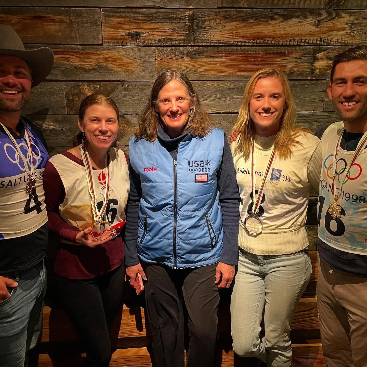 The time we got to hang out with 4-time Olympic moguls skier @annbattelle - what a privilege! Lovely to meet Ann, hear her stories and try on her bibs and World Cup medals. 

Ann explained just how hard it is to win moguls at an Olympics. No woman ha