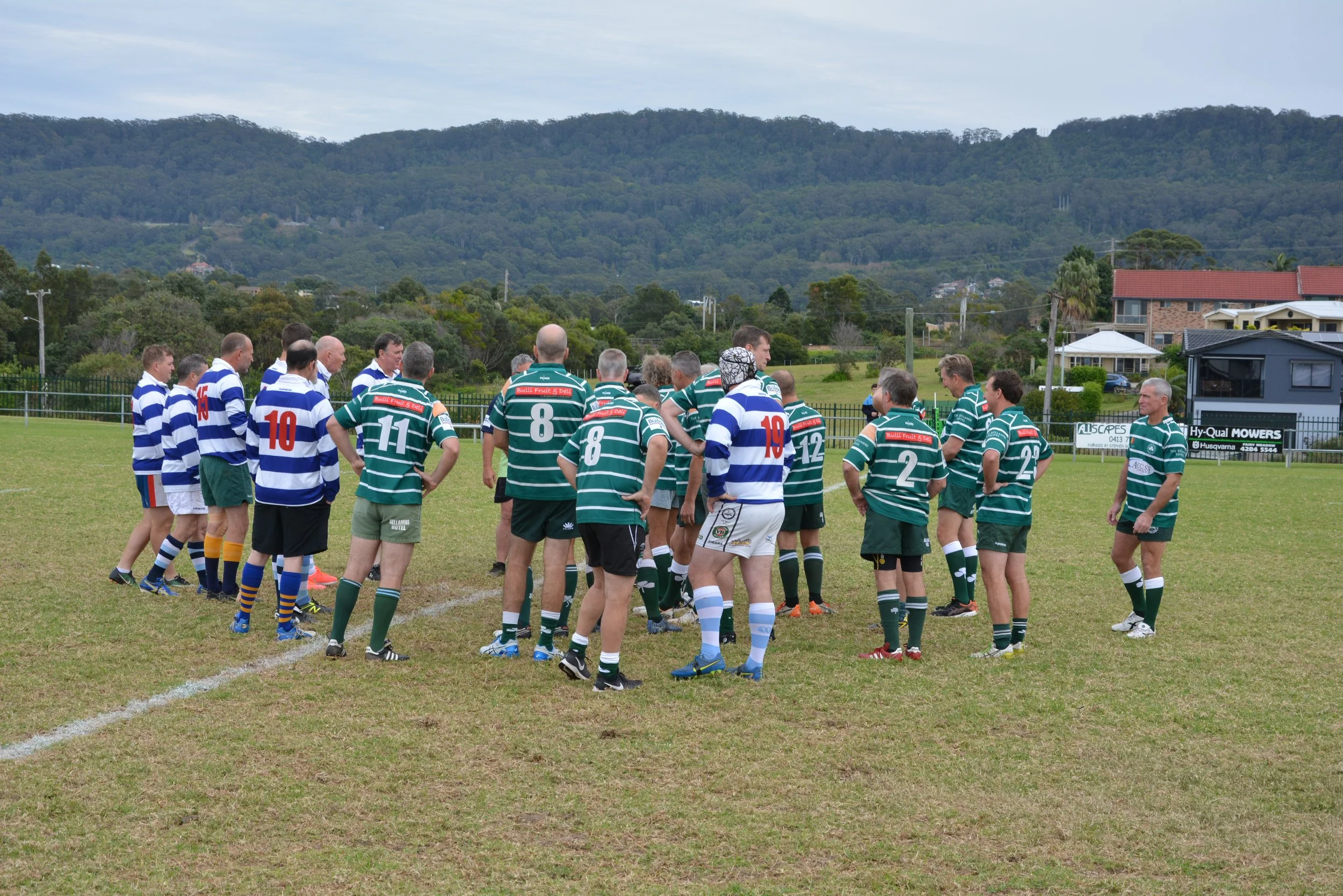 5 Golden Oldies combatants meet.JPG