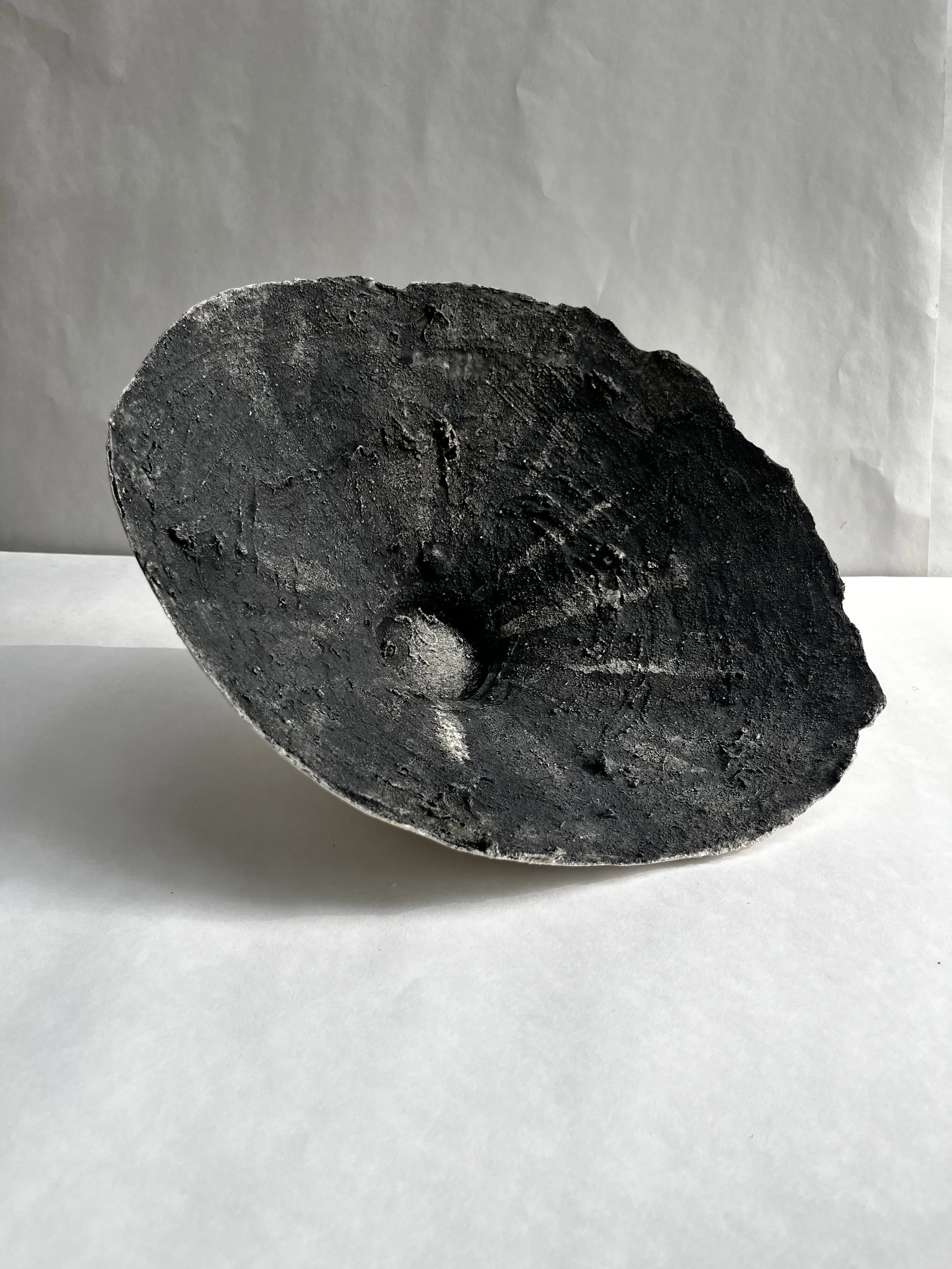 LEPIC047-Large Texture Black Bowl-4.jpeg