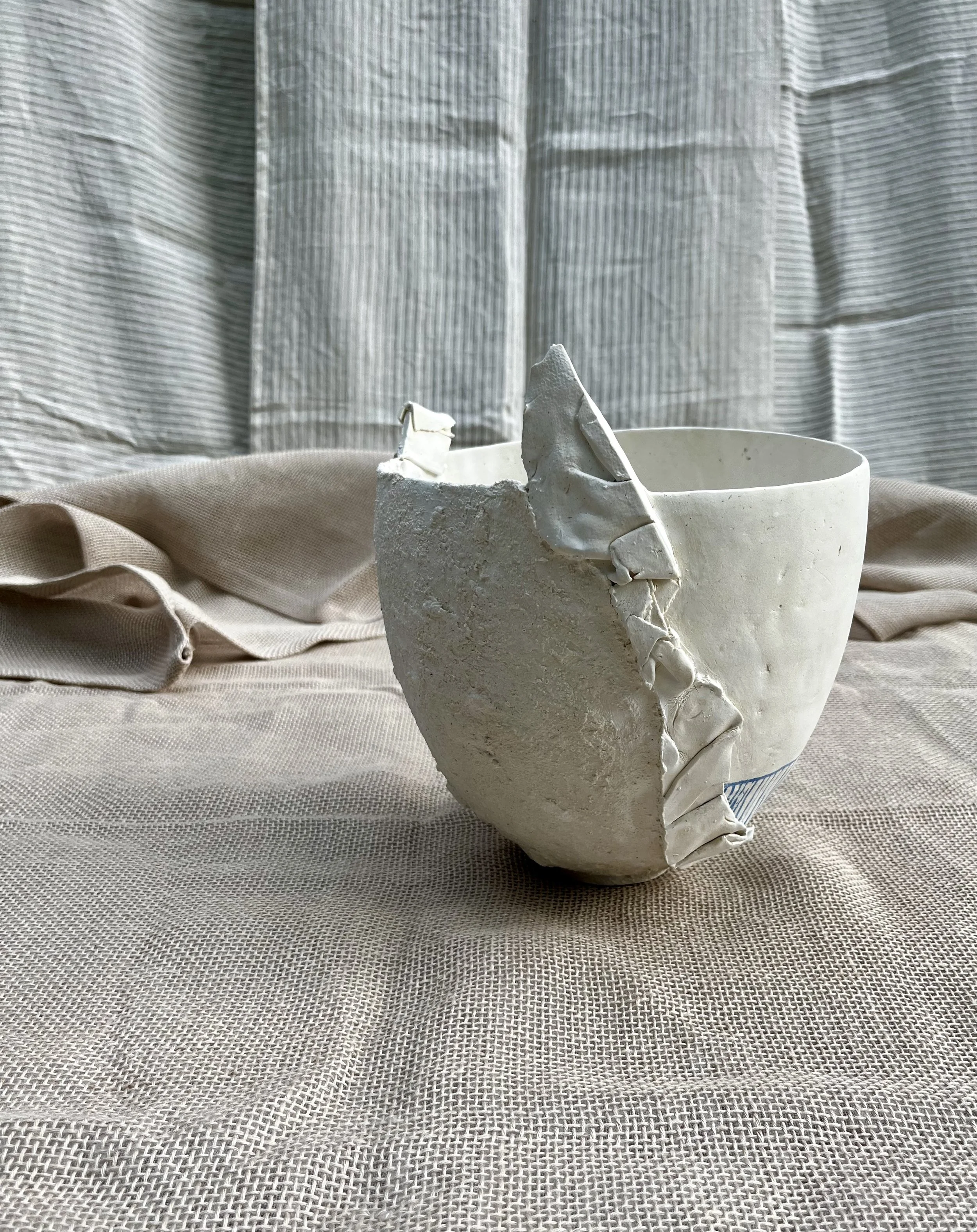 LEPIC060-WHITE FOLDED CLAY WITH BLUE MISHIMA BOWL I-4.jpeg