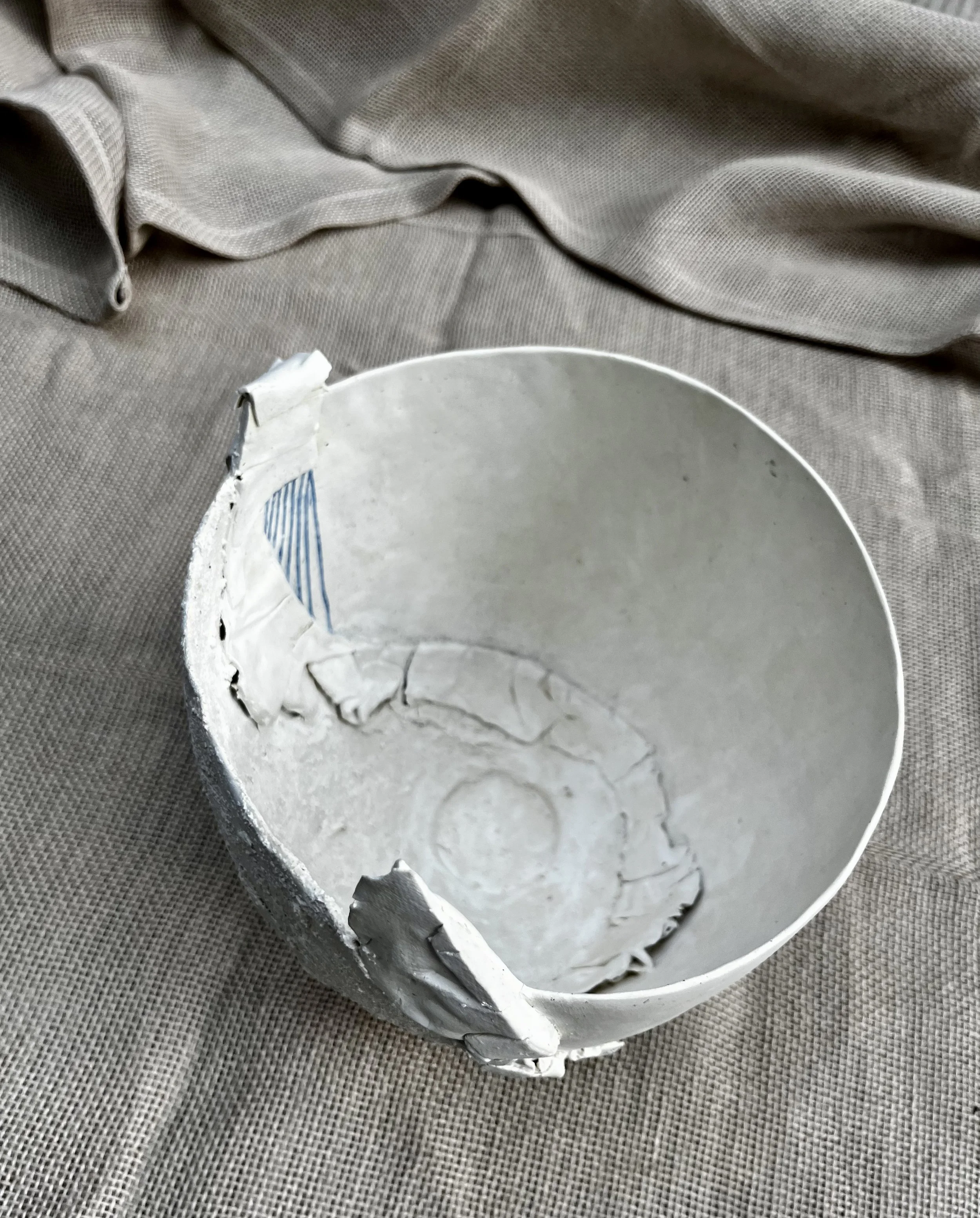LEPIC060-WHITE FOLDED CLAY WITH BLUE MISHIMA BOWL I-6.jpeg