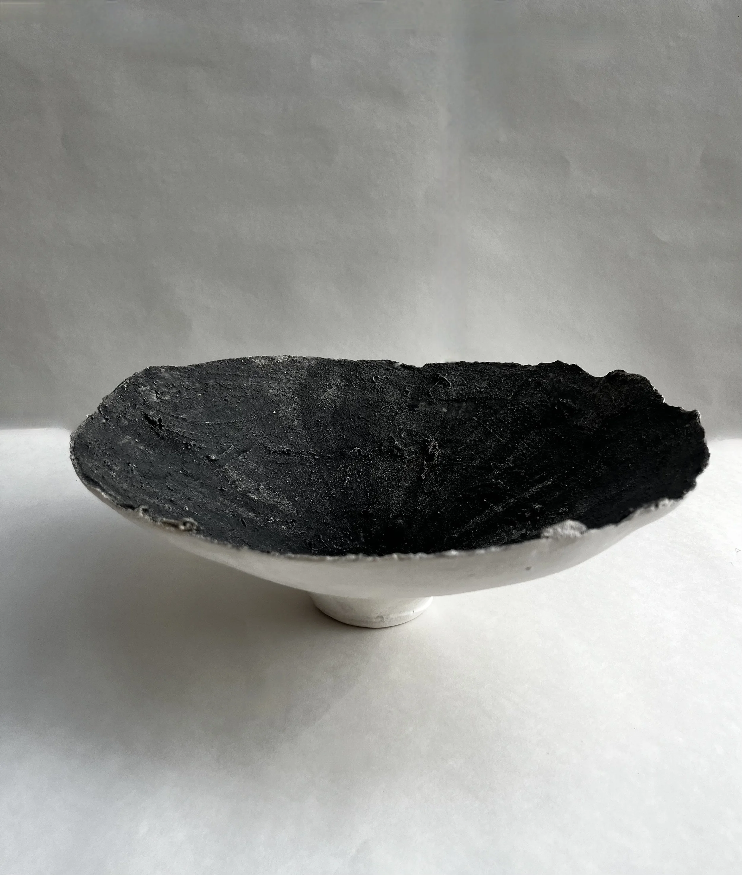 LEPIC047-Large Texture Black Bowl-1.jpeg