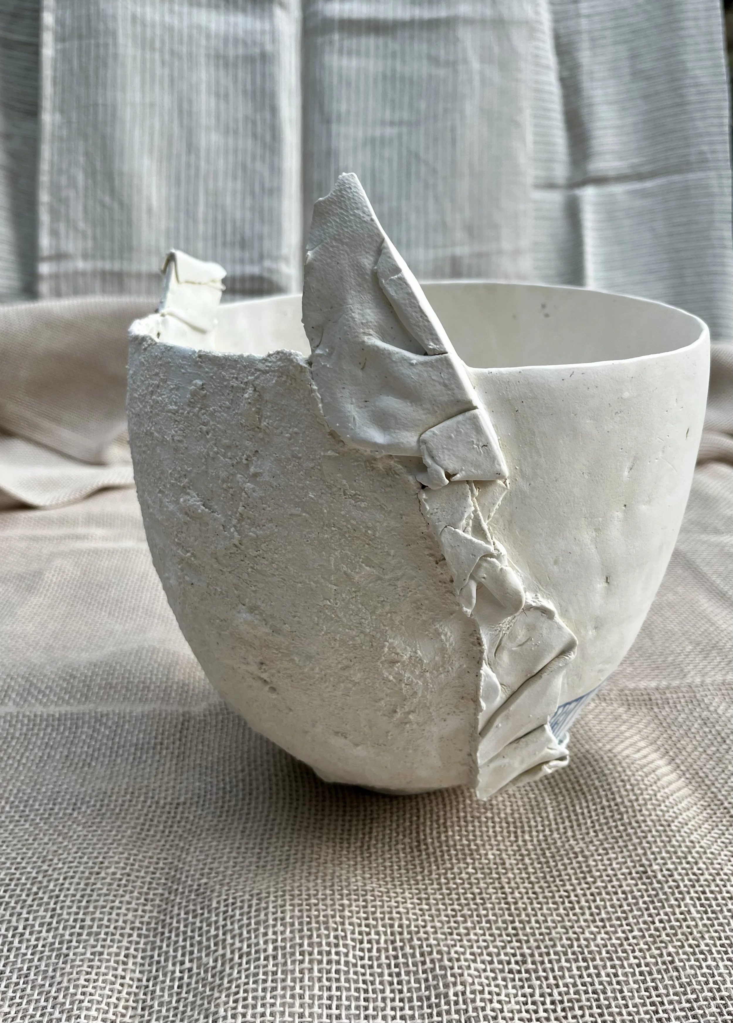 LEPIC060-WHITE FOLDED CLAY WITH BLUE MISHIMA BOWL I-3.jpeg
