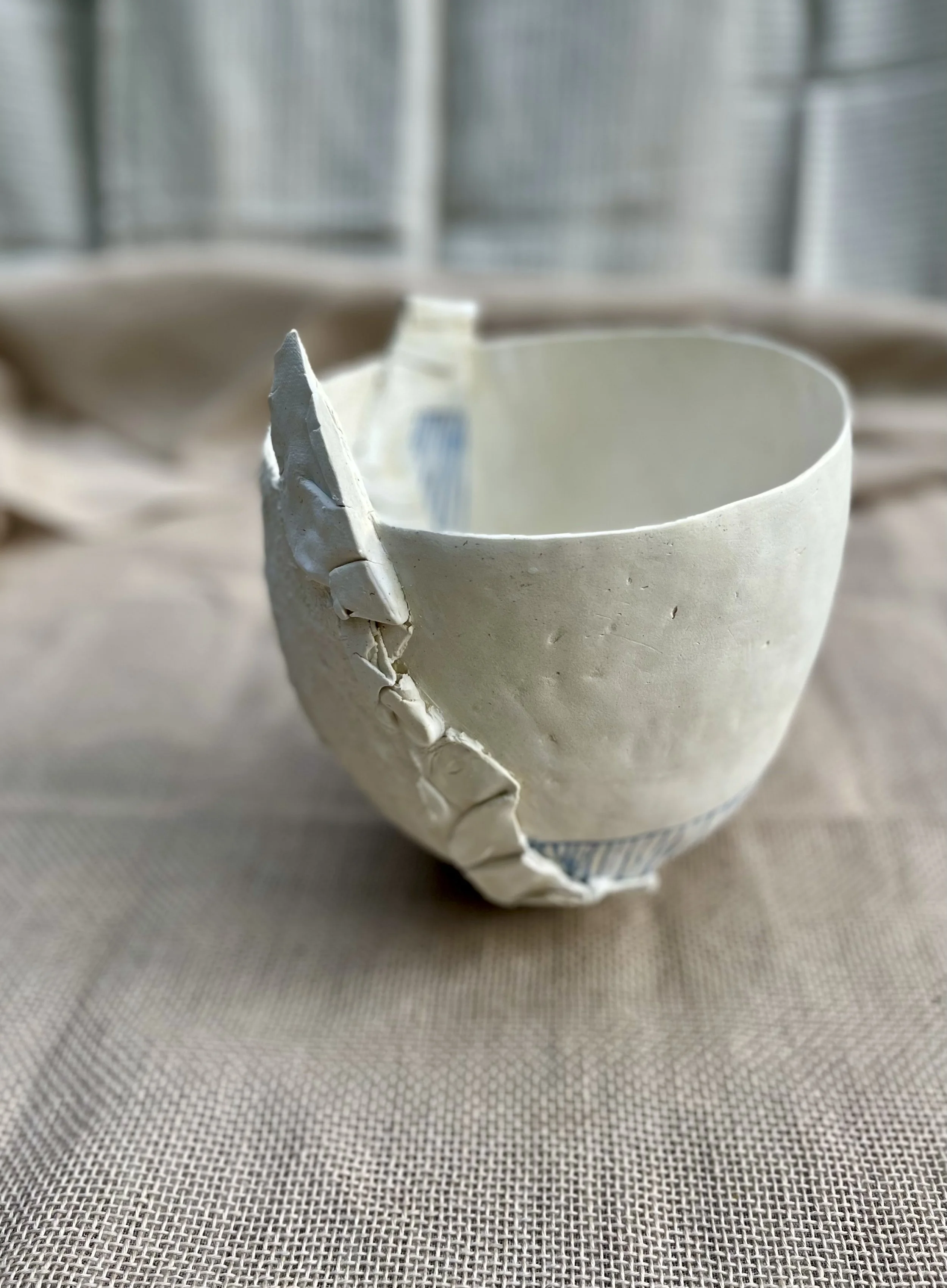 LEPIC060-WHITE FOLDED CLAY WITH BLUE MISHIMA BOWL I-2.jpeg