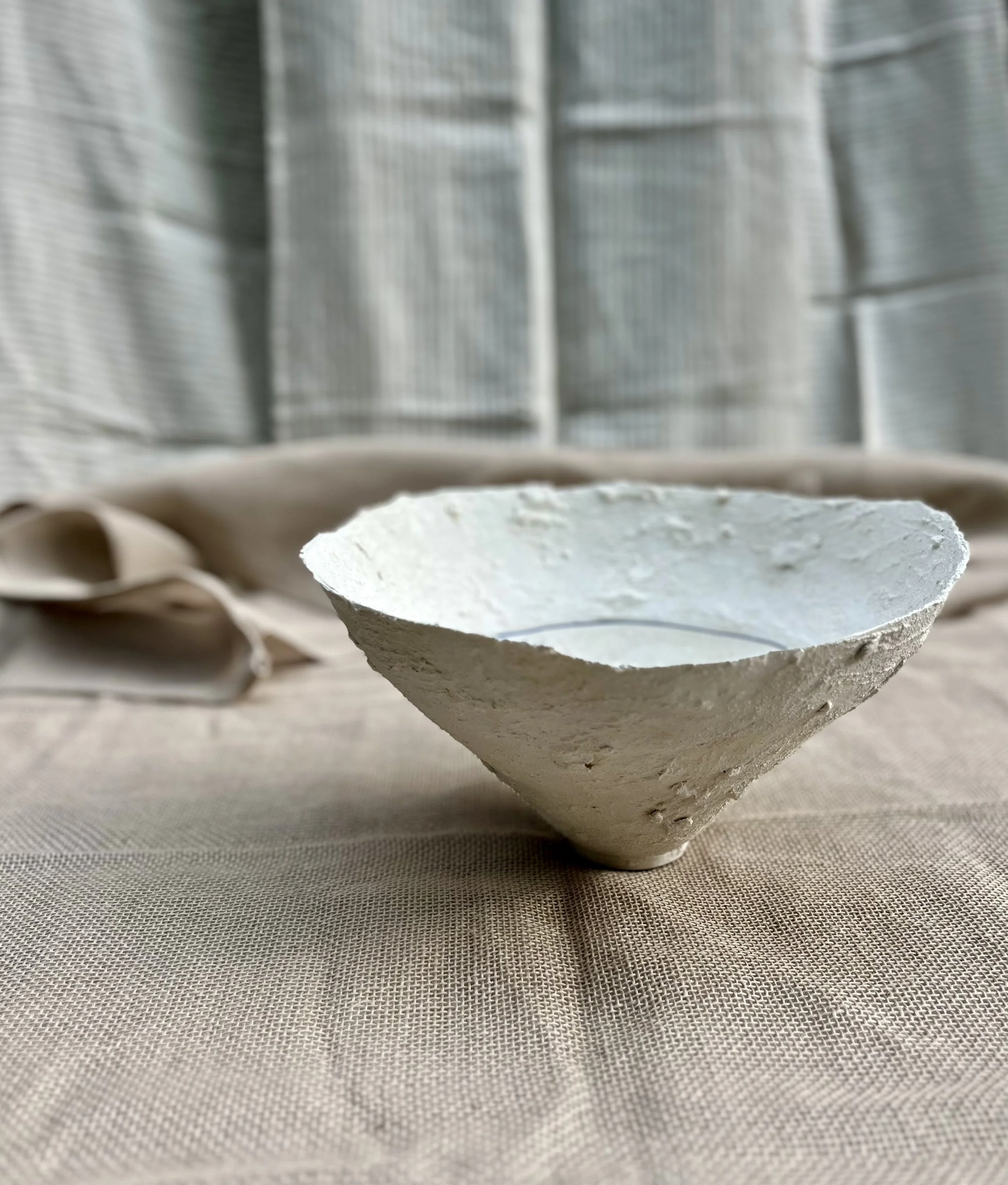 LEPIC053- White Texture Bowl with Blue Mishima-5.jpeg
