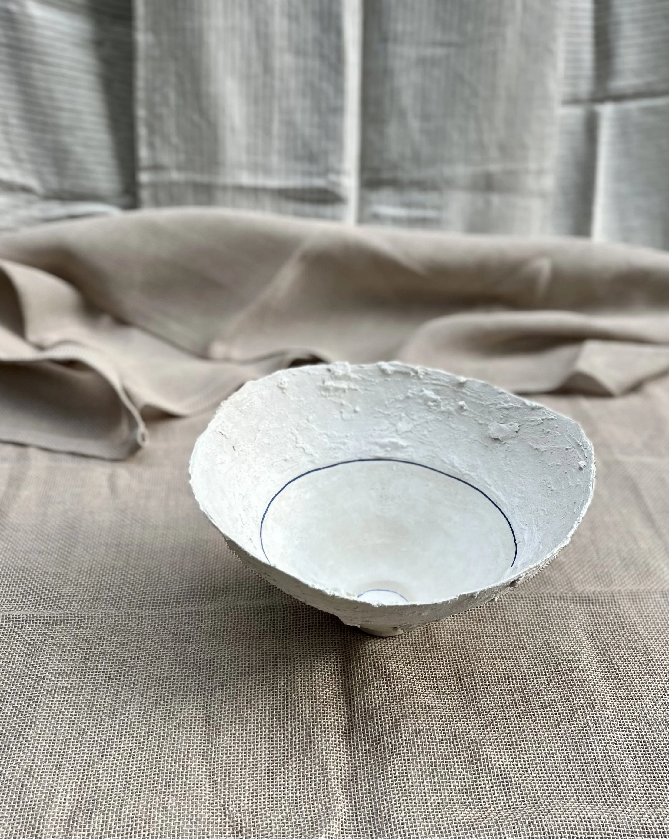LEPIC053- White Texture Bowl with Blue Mishima-4.jpeg