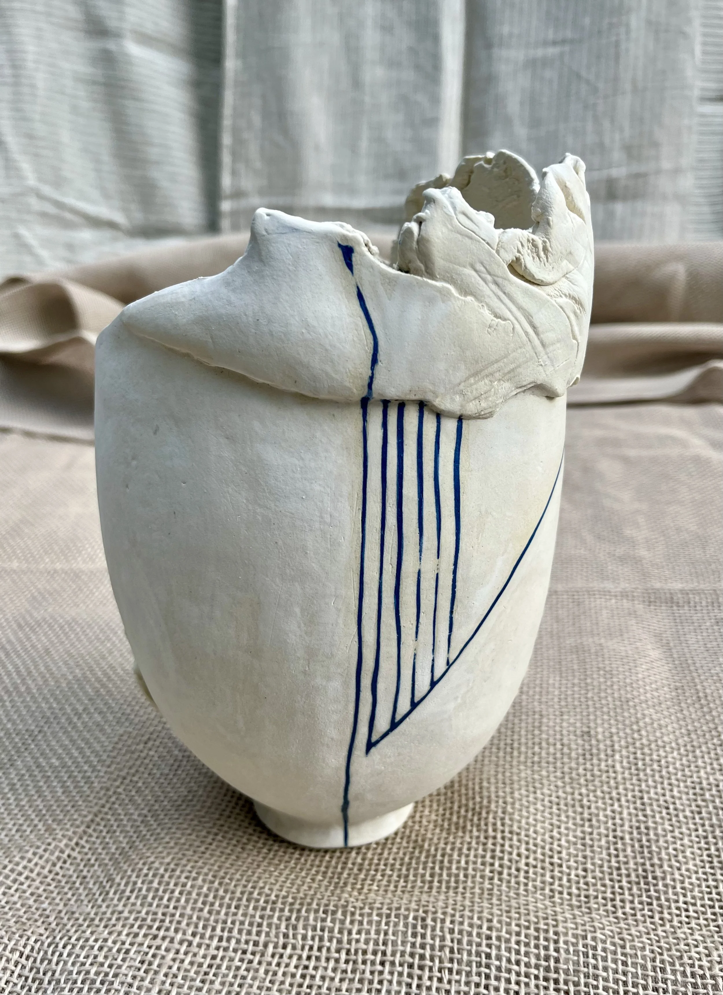 LEPIC062-WHITE FOLDED CLAY WITH BLUE MISHIMA BOWL-3.jpeg