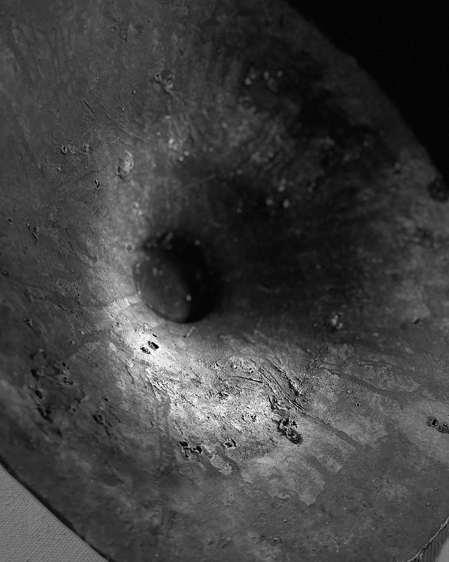 LEPIC051 Large Grey Texture Bowl-1.JPG