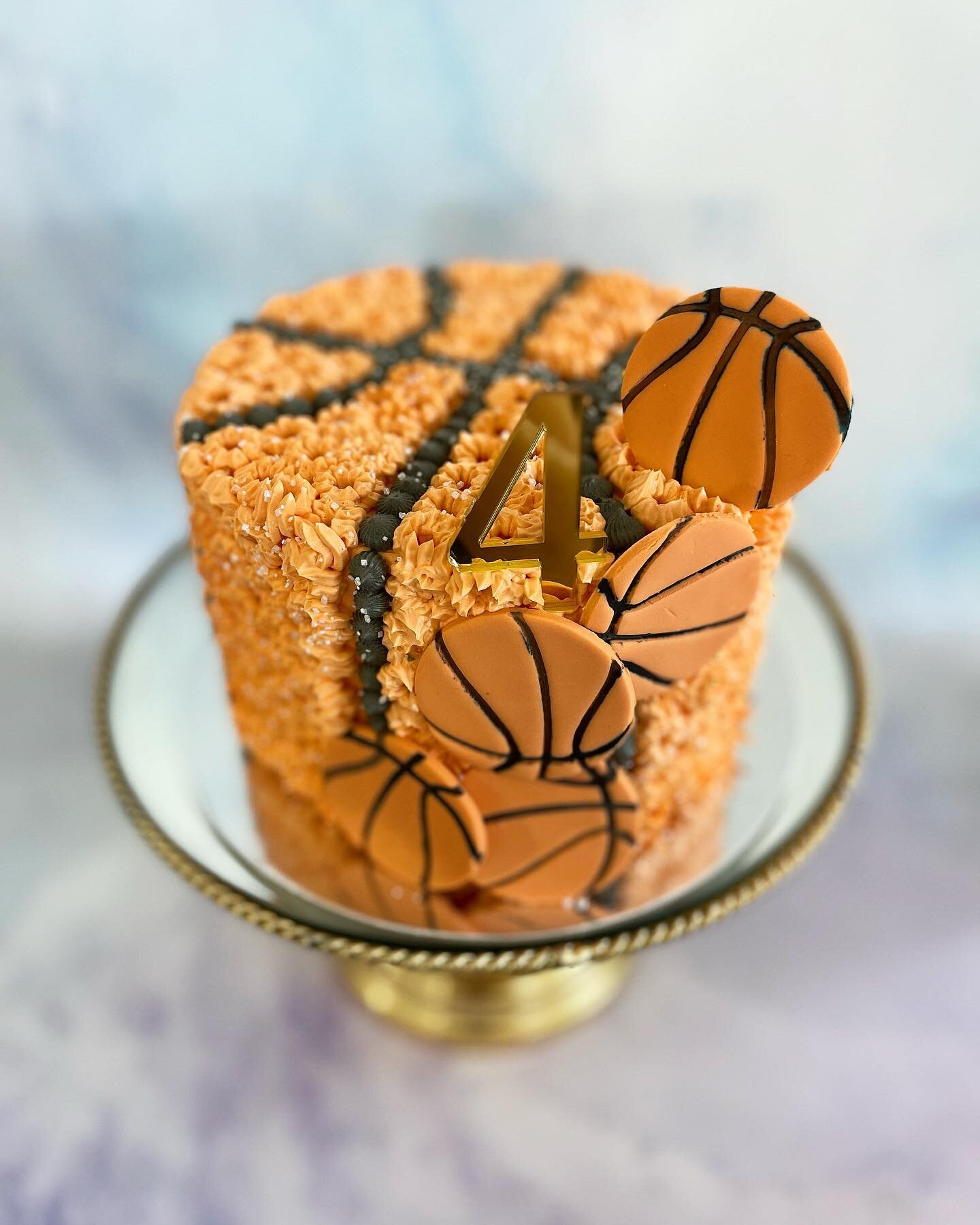 Basketball 🏀 Ball Love Cake for my long time client Ezra. Hope you grow up loving this game like my kids too #poshlittlecakes #perthcake #cakesperth #perthcakes #cakesofinstagram #bballcake #basketballcake #buttercream #wiltoncakes #acdnmember #worl