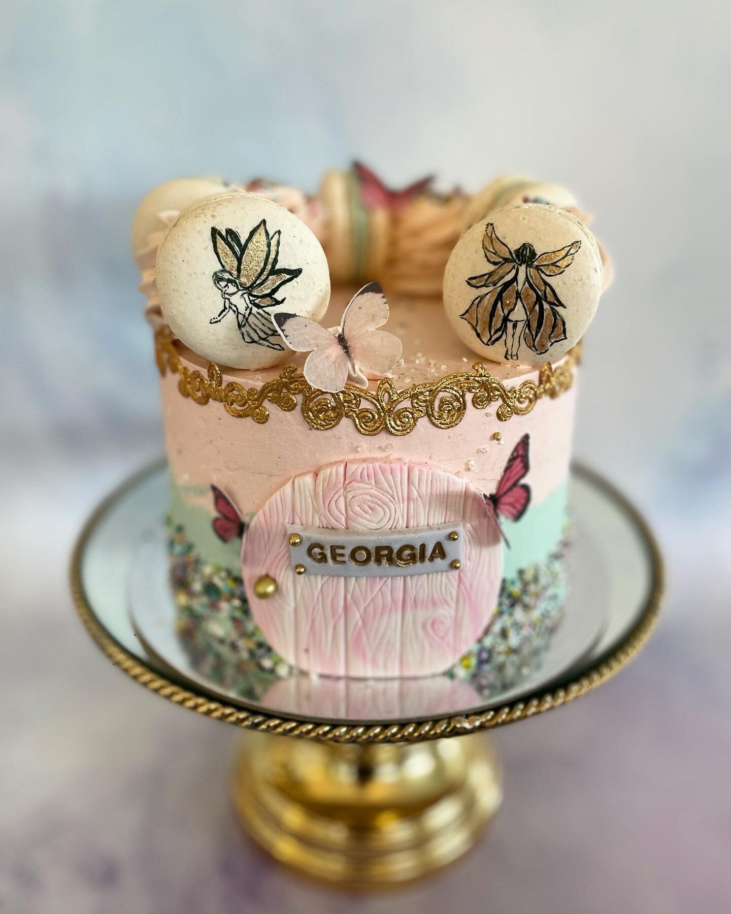 Fairyland Cake; @worldofcake.co Fondastic used for fairy 🧚&zwj;♀️ fondant door / hand painted fairy macarons / sugar lace gold trim / wafer paper butterflies 🦋 @deezeedesigns  #poshlittlecakes #perthcakedecorator #perthcakedesigner #cakesofperth #p