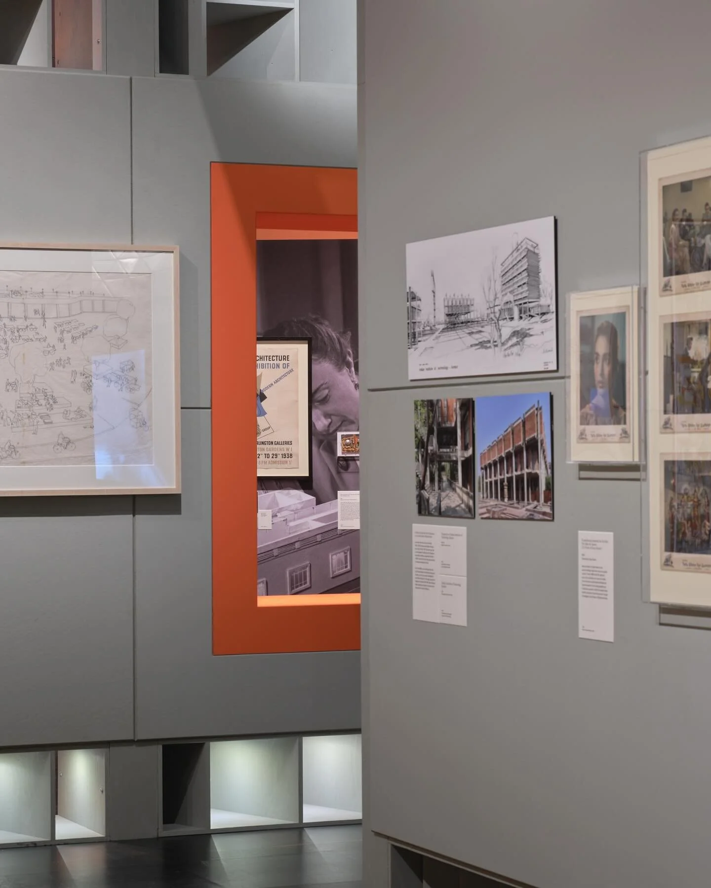 Tropical Modernism at the @vamuseum with @kirsten_hej @recordlighting and @samforsterassociates 

Curated by Chris Turner and Justine Sambrook.

📸 Thomas Adank