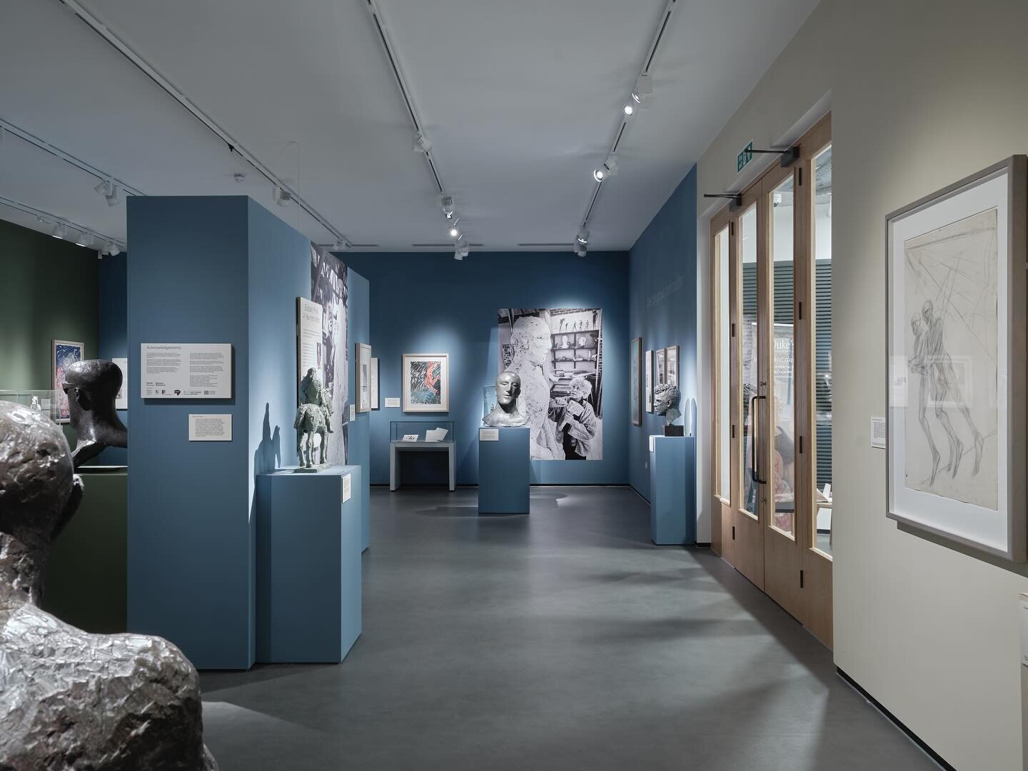 Elisabeth Frink, Drawn to Nature at the Dorset Museum and Art Gallery exhibition design with @dontwillkit on graphics and fabricated by @madebyjonlloyd 

Paint kindly supplied by @edwardbulmerpaint 

📸 Thomas Adank 

&copy;The Elisabeth Frink Estate