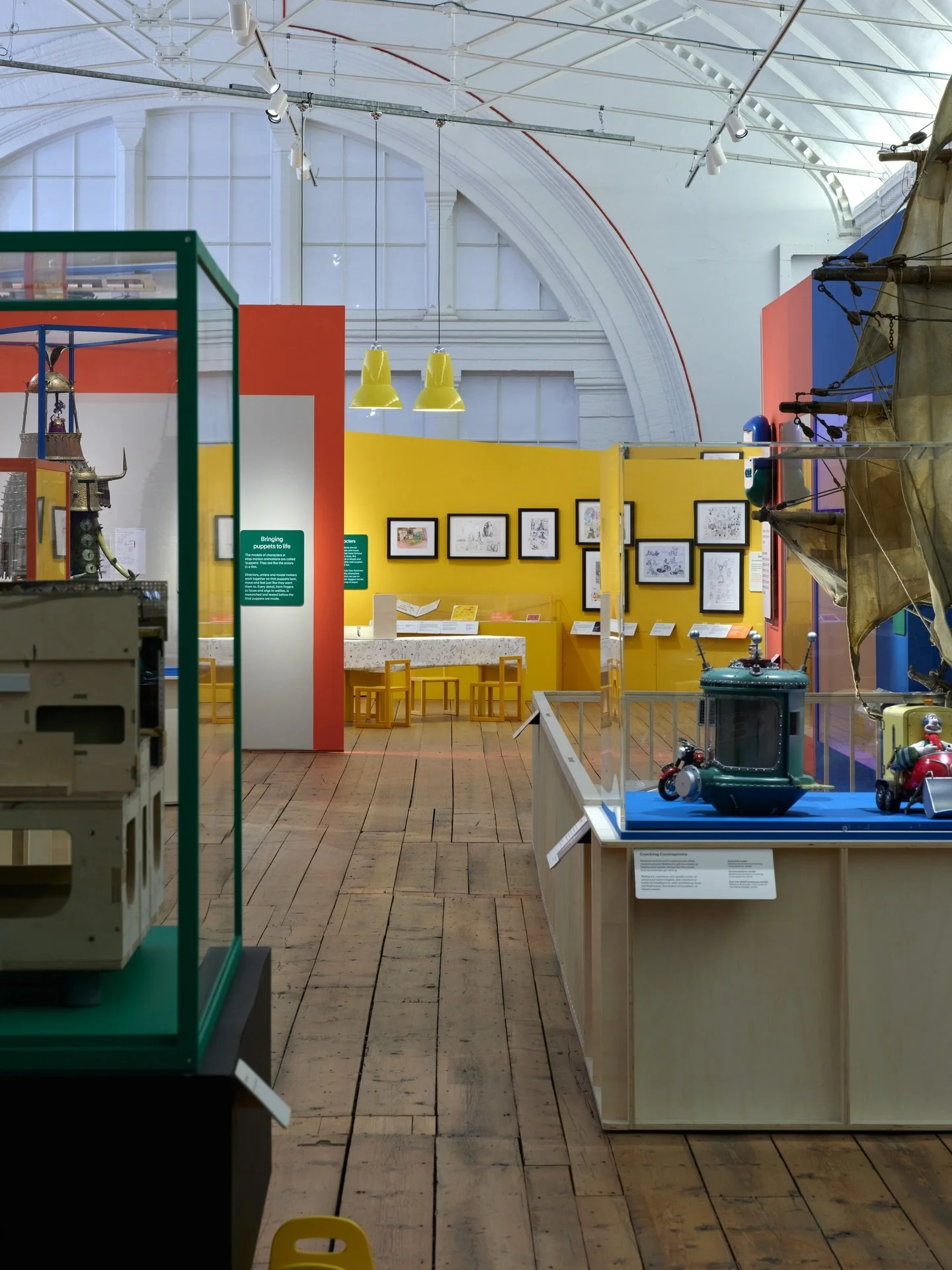 Inside Aardman for @young.vam 

Step into the captivating world of @aardmananimations and discover the magic behind their beloved animated features. The immersive exhibition takes you on an interactive journey from the kitchen table that sparks ideas