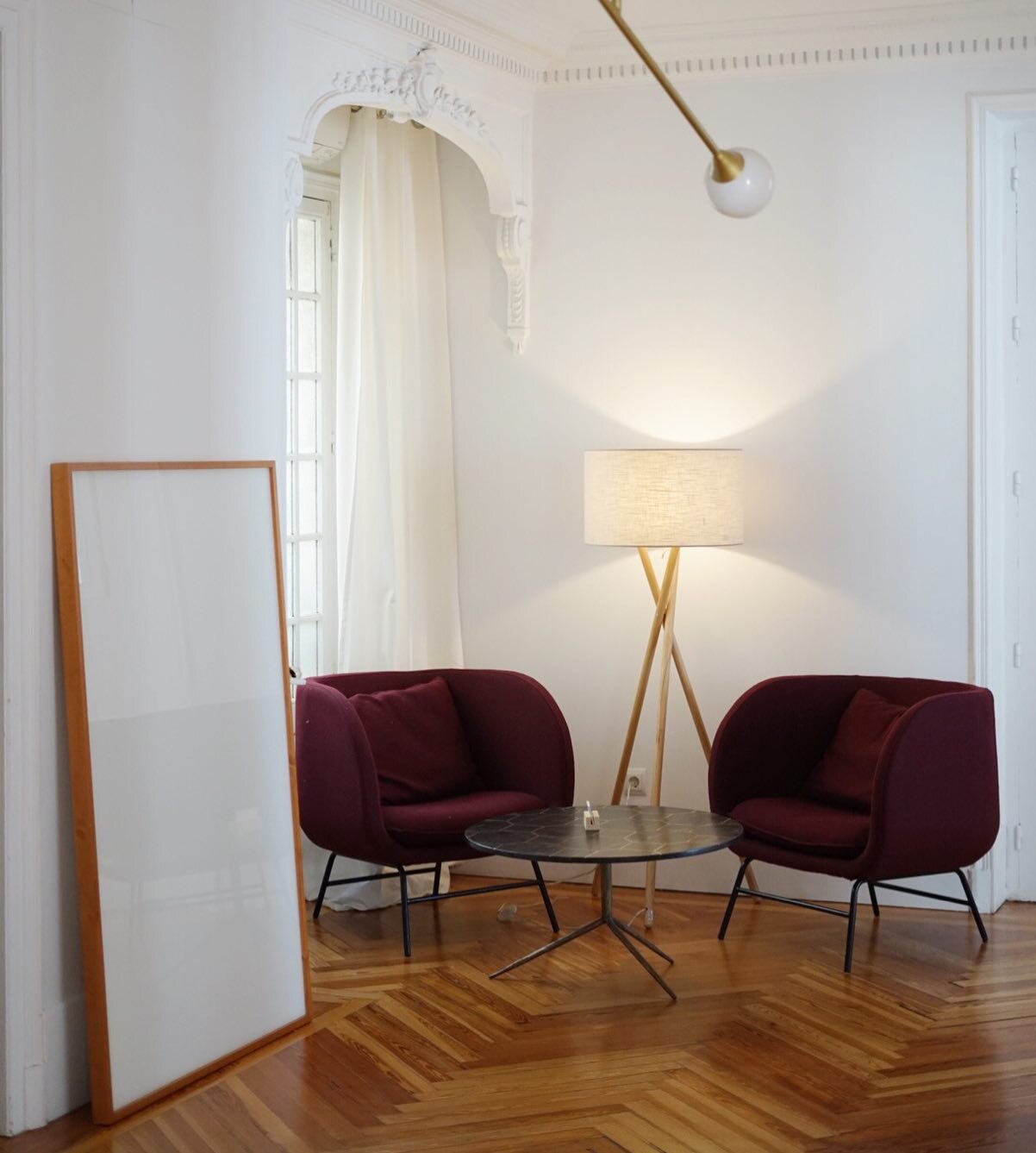 Generar un entorno inspirador a trav&eacute;s de mobiliario de dise&ntilde;o, incluir servicios y productos de calidad, promover el consumo responsable y el bienestar en el entorno de trabajo son nuestras premisas estrellas que nos encanta irradiar. 