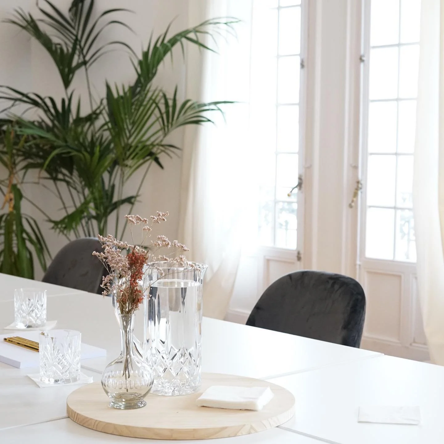 Reuniones con estilo 😌 📊 🖋☕️
Reservas en: eventos@dcollab.com
#dcollabeventos