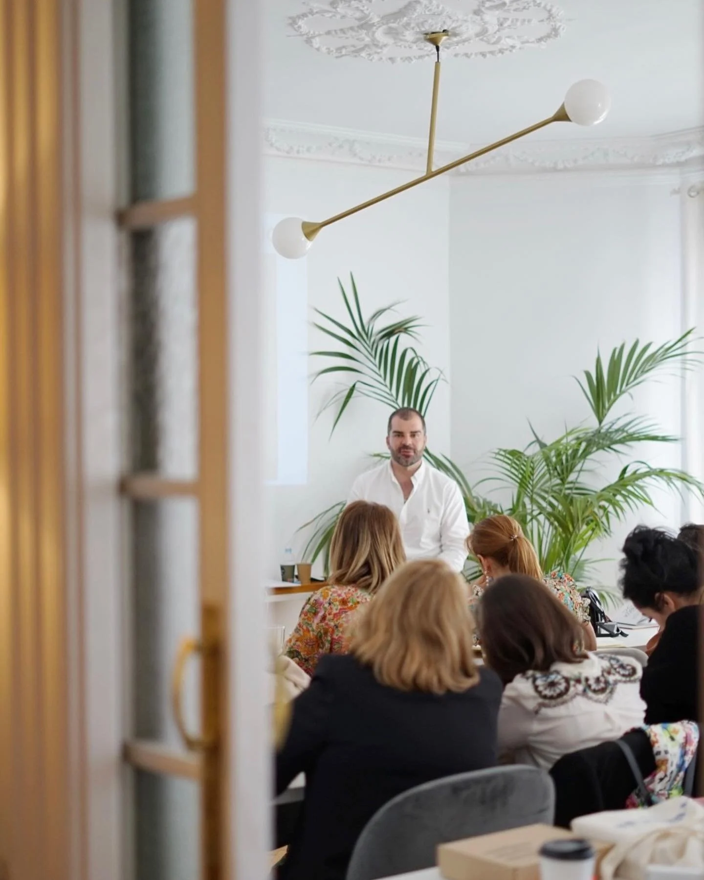 Hoy @patriciavillarcatering publica en su ig este video (desliza para ver) de la formaci&oacute;n que hizo Arturo Alba en @espacio_dcollab y a parte de habernos entrado un hambre brutal nos recuerda lo afortunados que somos de conocer equipos y perso