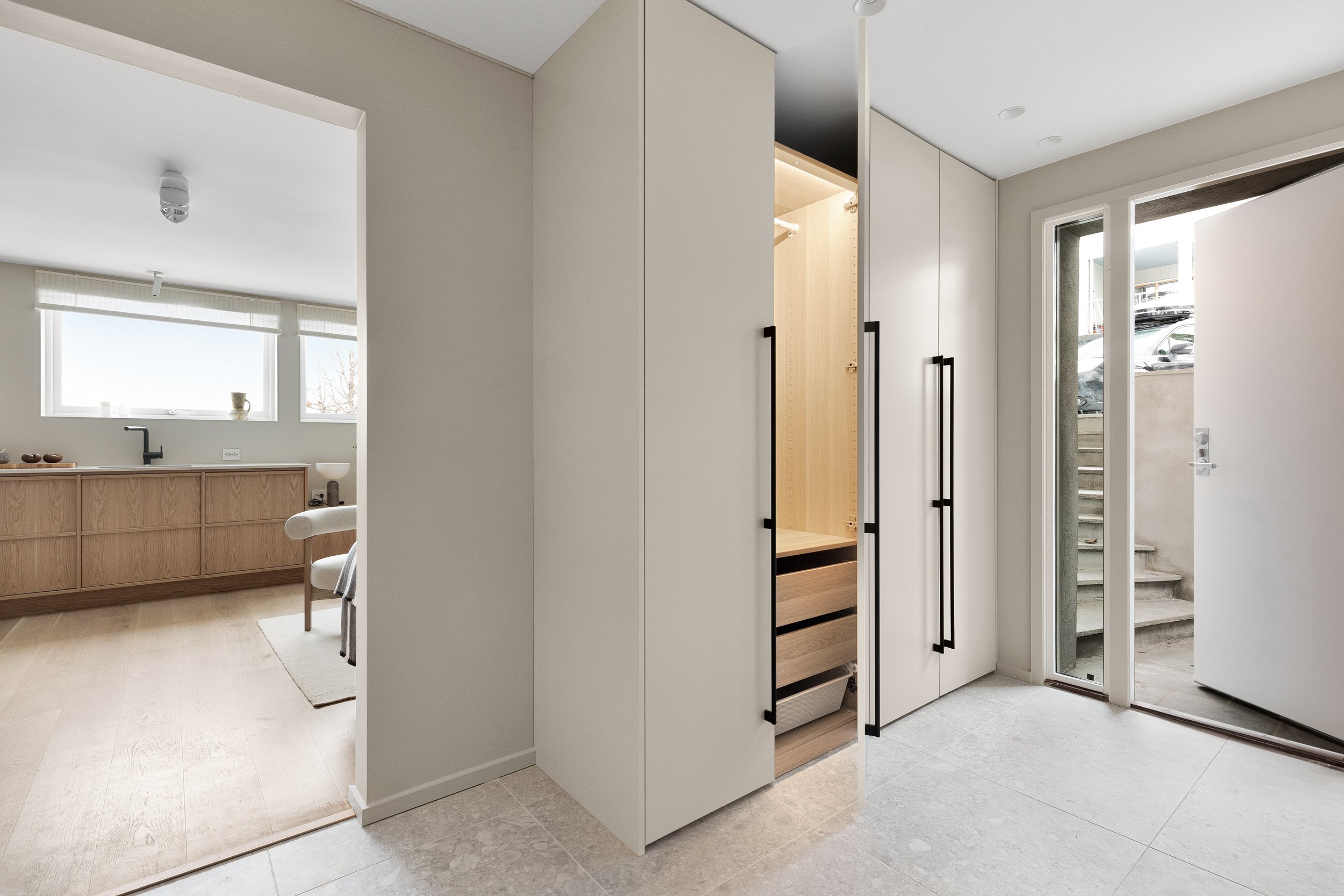 Garderobe + fliser + terrazzo + beslag + håndtak + oppussing + renovering + interiørarkitekt