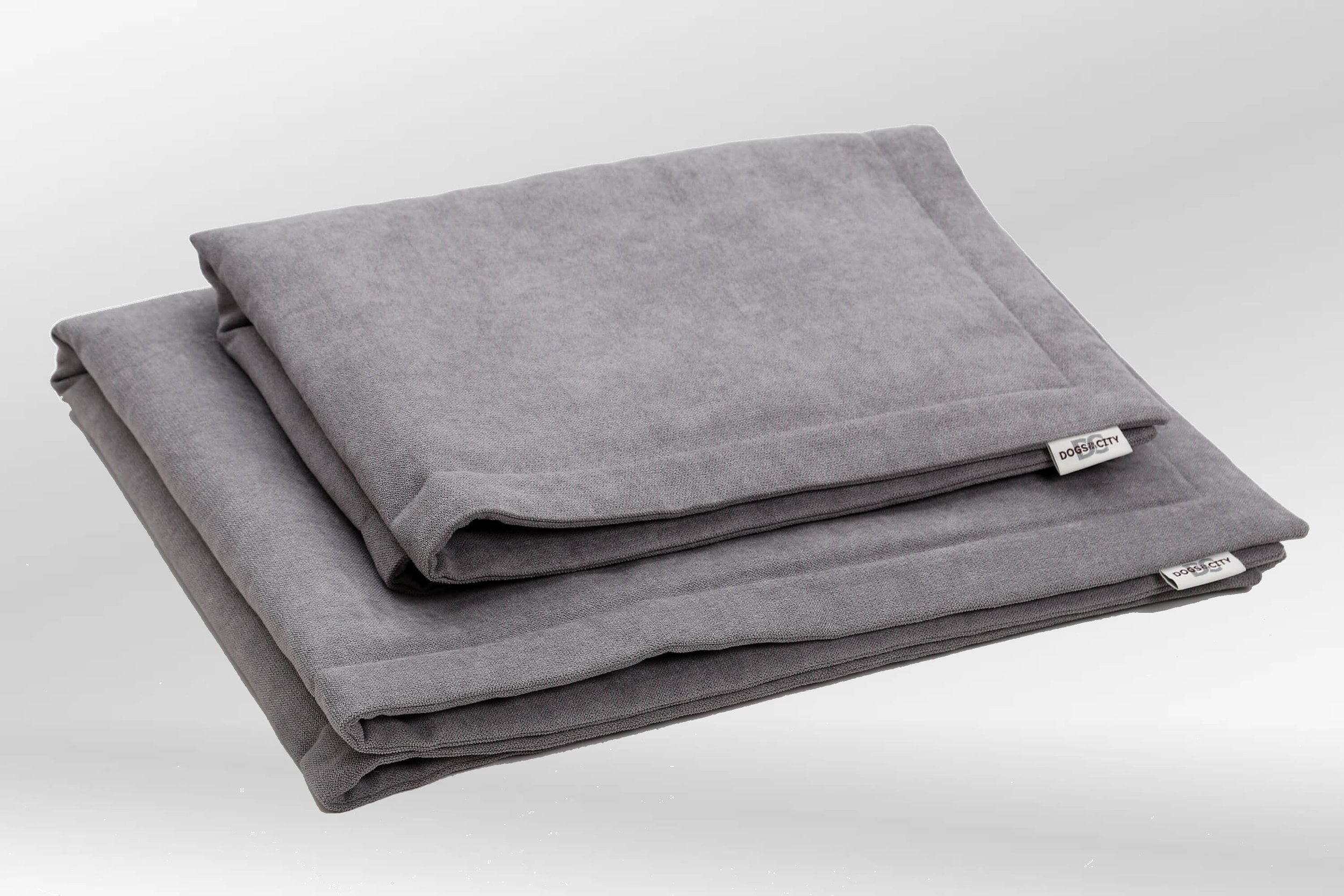 SimplyNorse-DogsInTheCity-Monterey-Grey-Blanket-DogBlanket-Hundfilt-Gra-Monterey-Hundtacke-1.jpeg