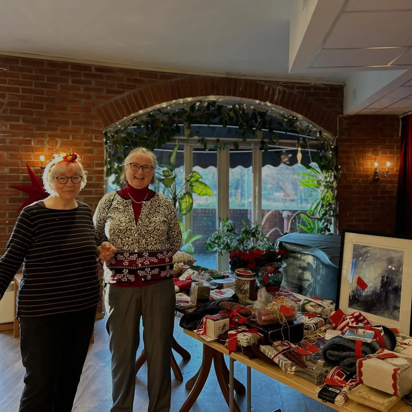 En juledag fylt med fine &oslash;yeblikk ❤️

Dagen startet med fullt bord p&aring; frivillig frokost, f&oslash;r d&oslash;rene &aring;pnet for en fantastisk juledag p&aring; Flerbrukshuset 🎄

Tusen takk til alle frivillige som bidro, og takk til all