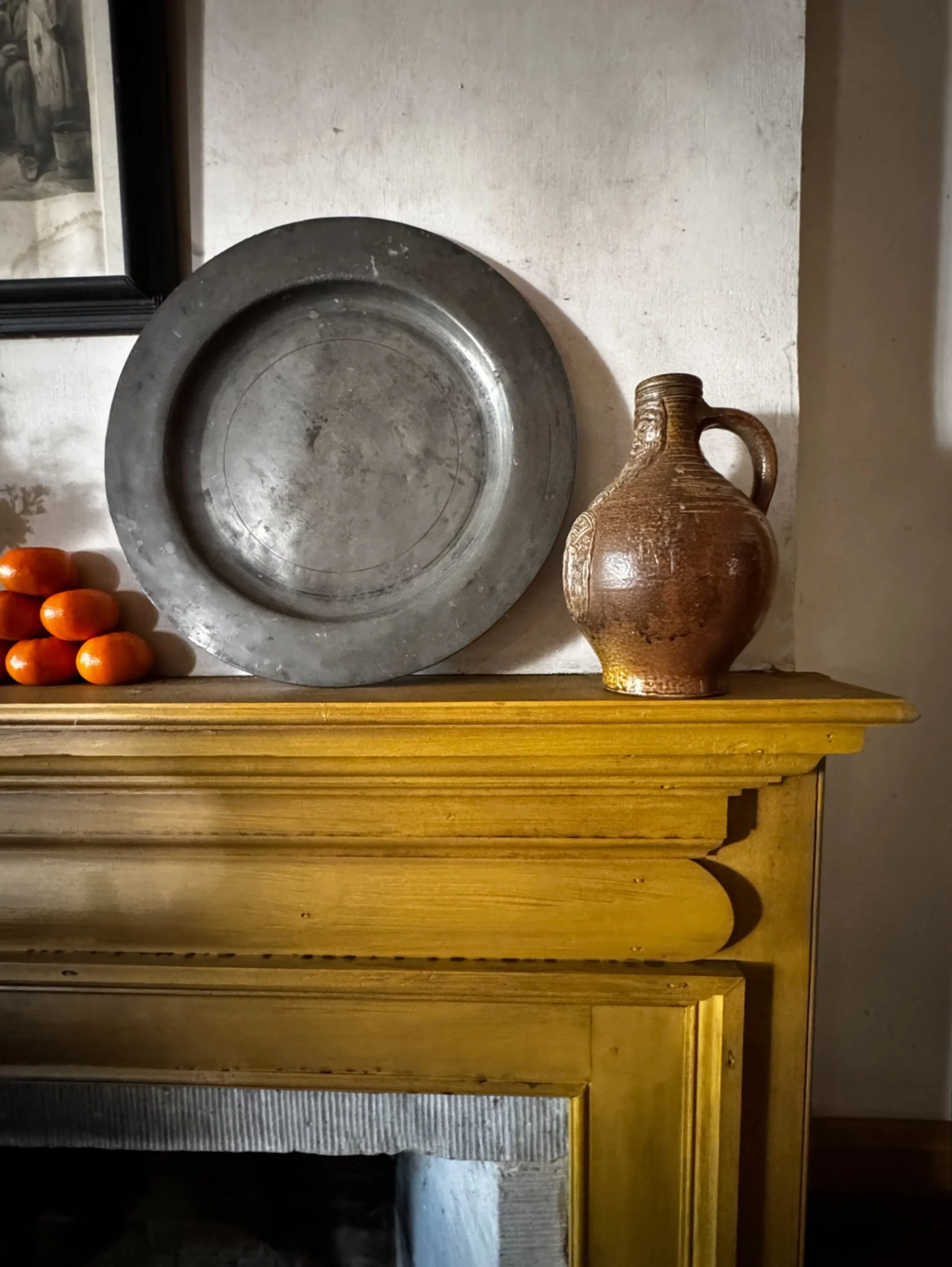 Good morning everyone.  Monday's mood.  Hope you all have a wonderful day!
Sheila xo
#historichomesmagazine #itsallinthedetails #pewterplate #autumnvibes #fireplaces #oldhouses #history #ochre #18thcentury #mondays