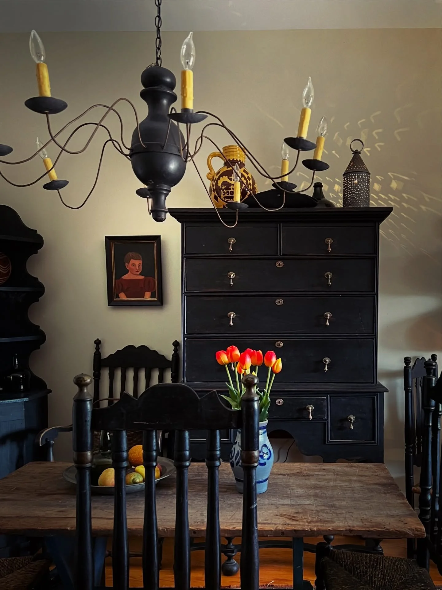 Happy Saturday.  And just like that . . . the holidays are over.  All the decorations are away and the tress are put to bed.  The house feels sparse but so ready for some Spring vibes. Have a great weekend.
Sheila xo
#weekend #springvibes #historicho